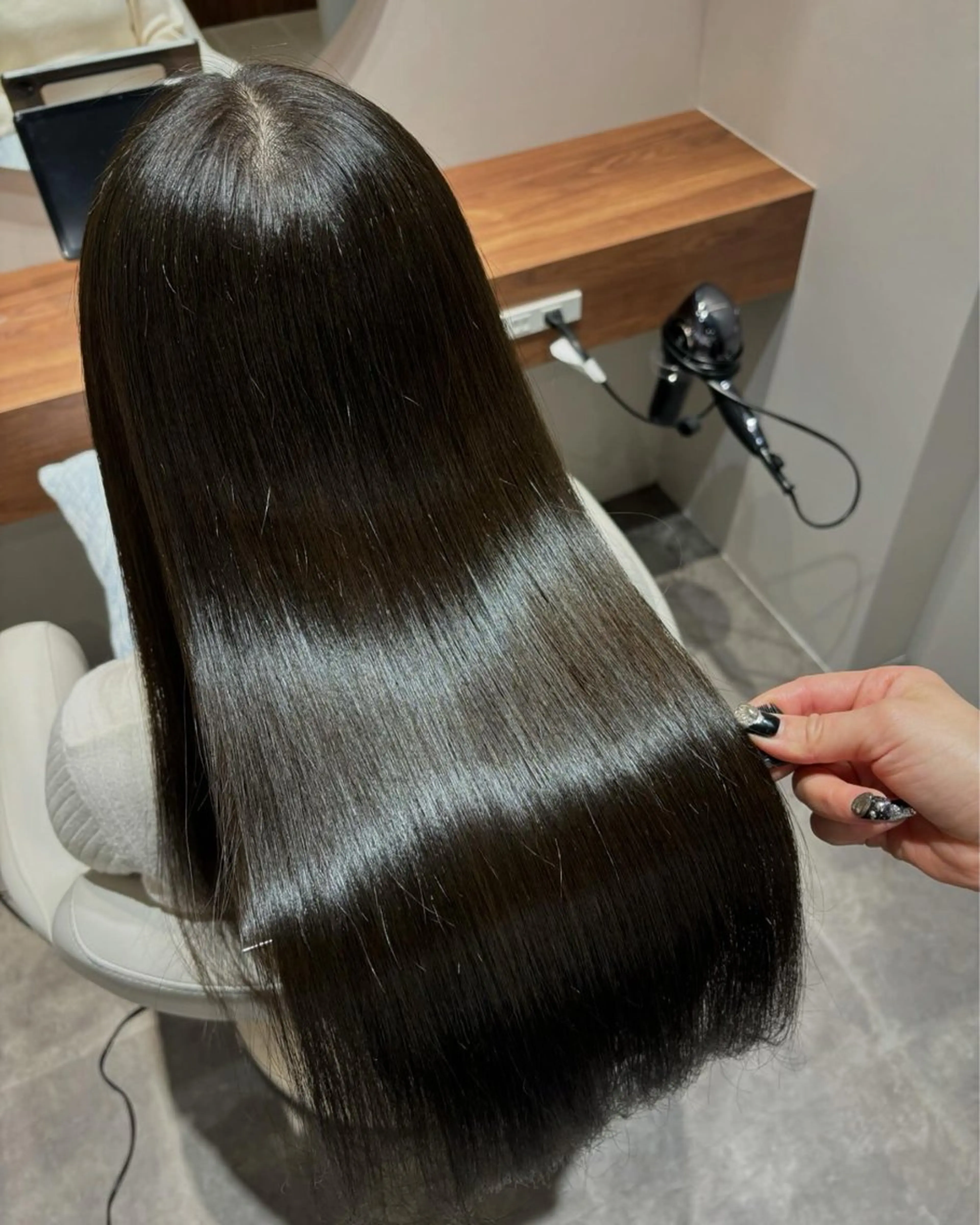 ロング ヘアカラー トリートメント 美髪ヘア 🤍erikaのヘアスタイル