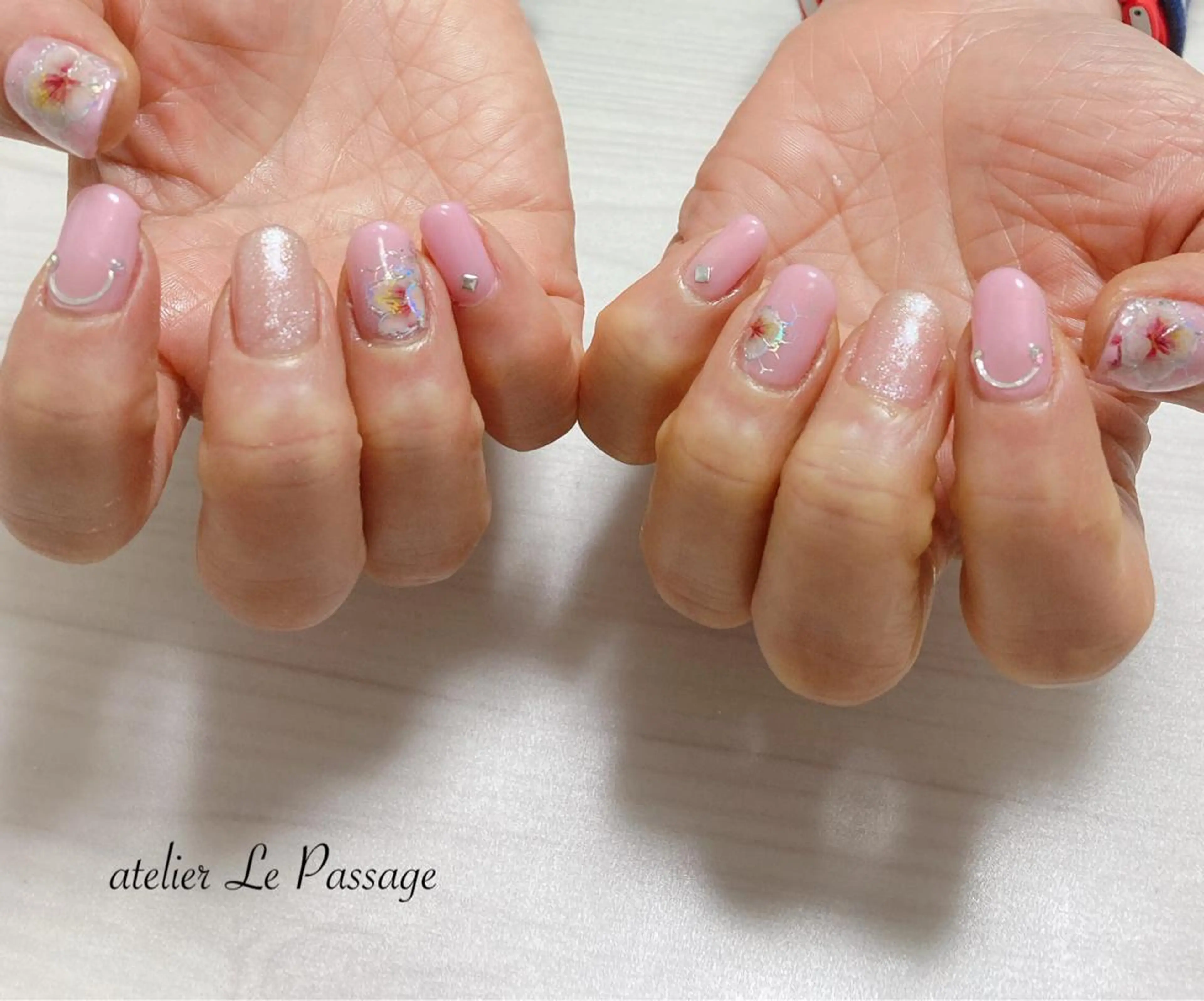 ネイル ジェルネイル ラメ(グリッター) オフィスネイル パラジェル ピンク ハンドネイル Atelier Le Passage所属・h nakatsukaのネイルデザイン