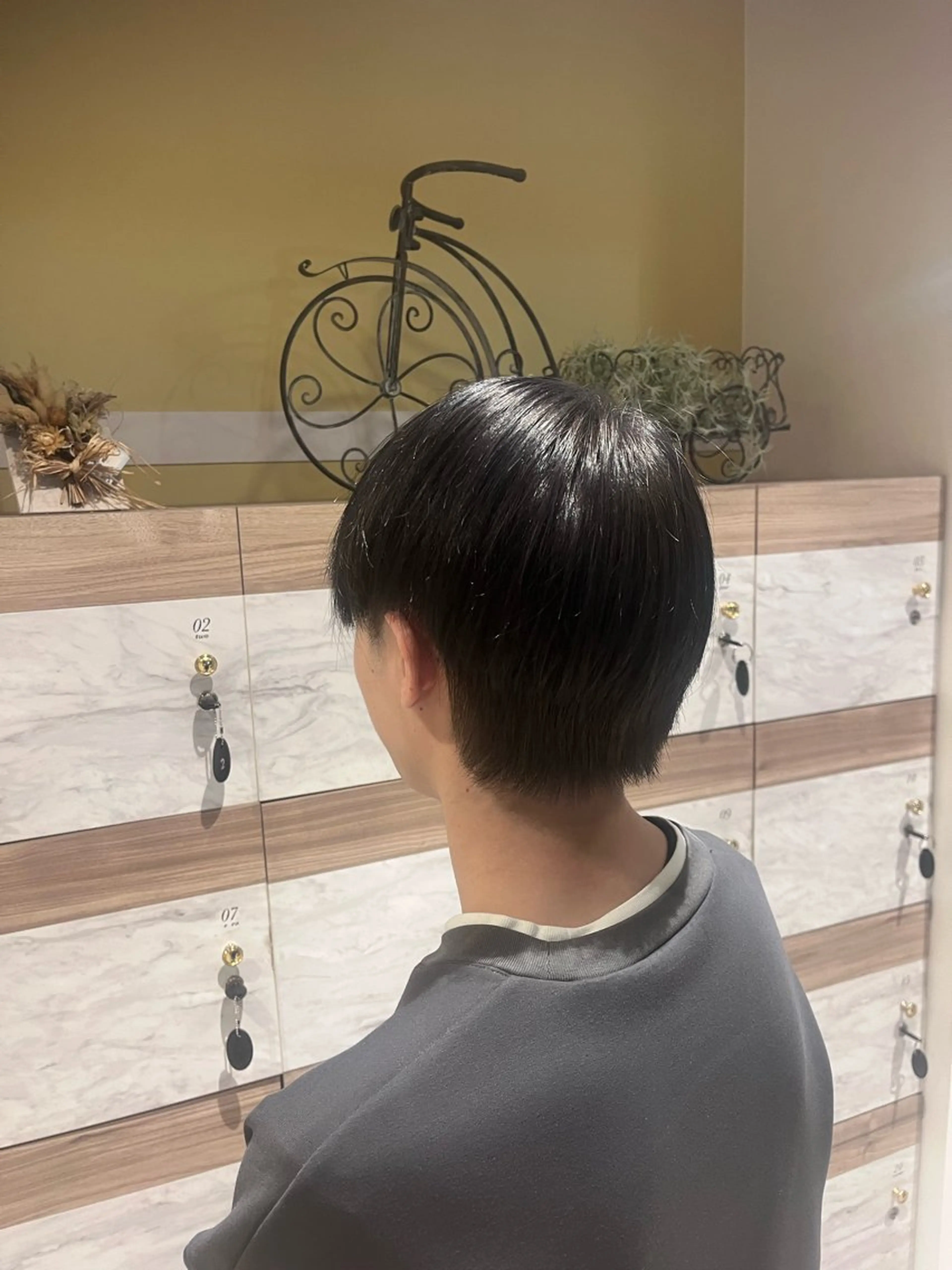 カラー アッシュ アッシュグレー 井上 優那のヘアスタイル