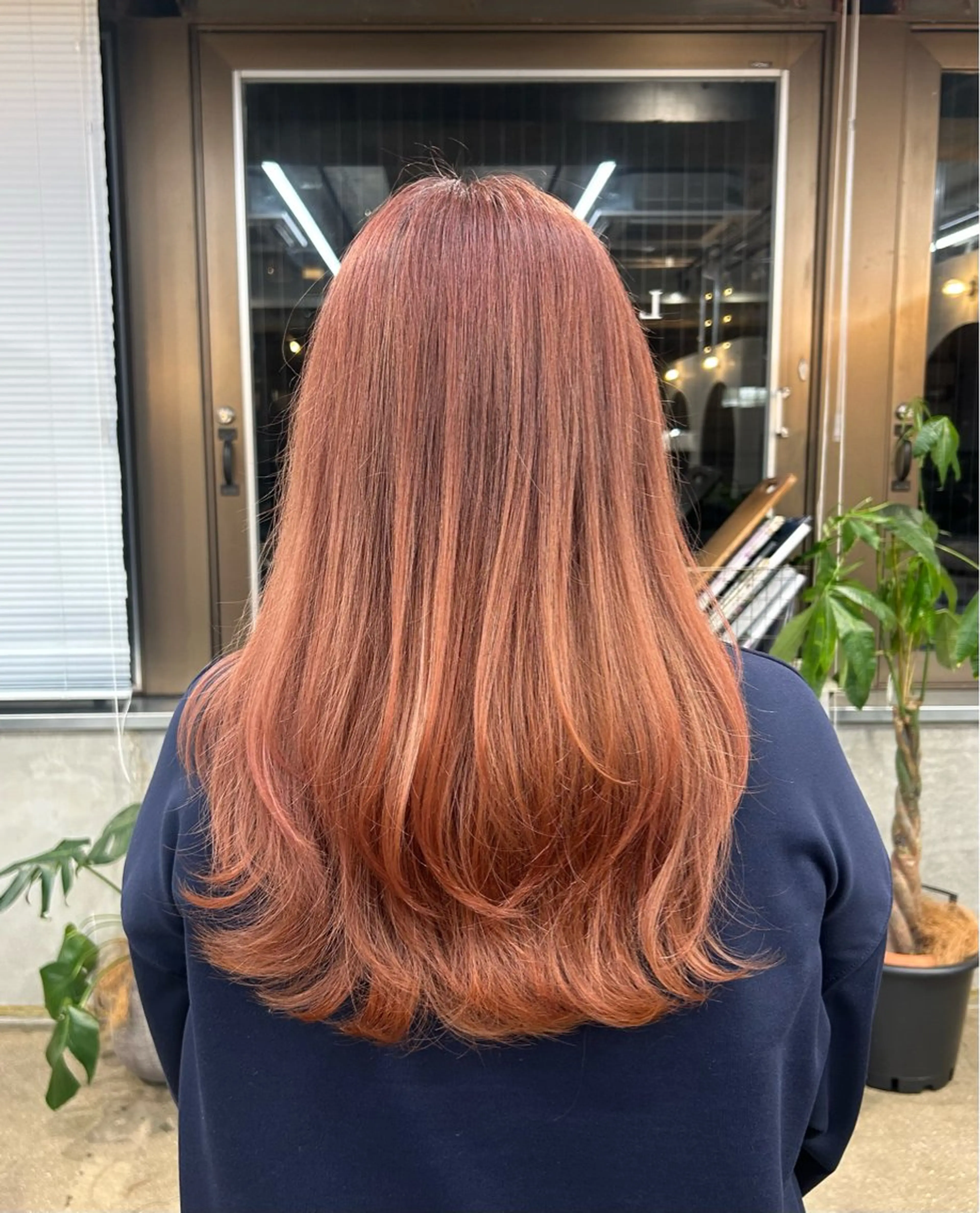 セミロング サワムラ ソナタのヘアスタイル