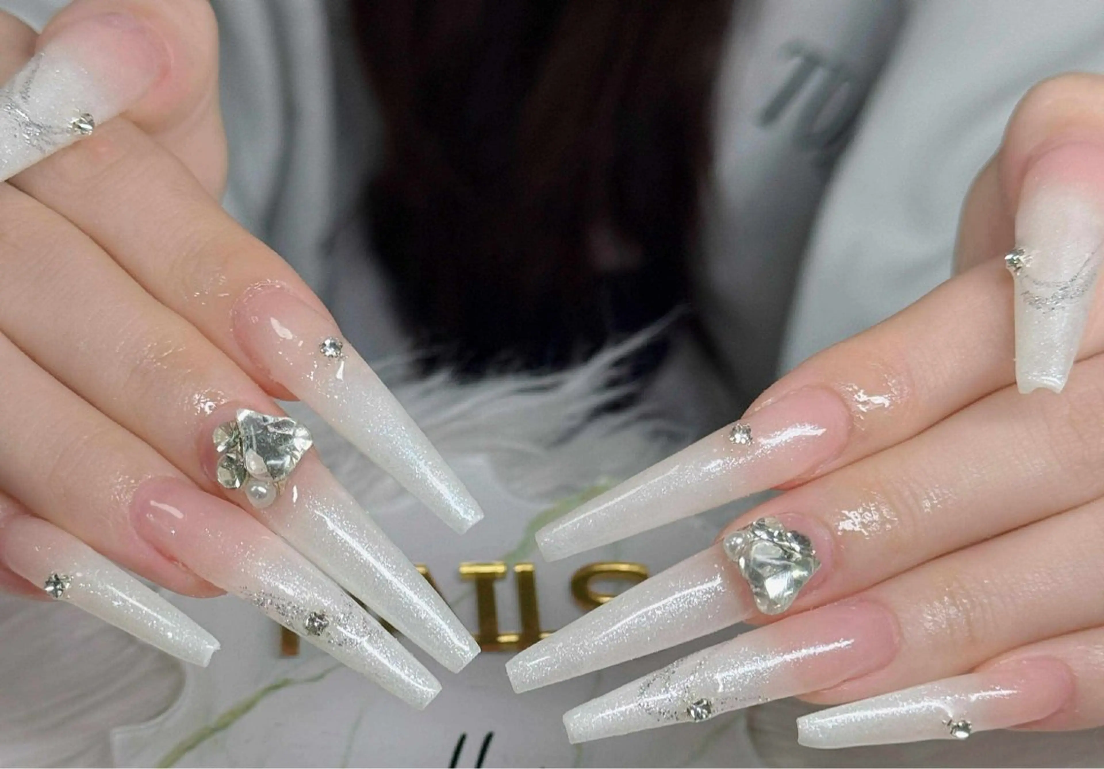 ネイル オーロラネイル クリアネイル 成人式 フラッシュネイル ジェルネイル ハンドネイル Amee Nailsalonのネイルデザイン