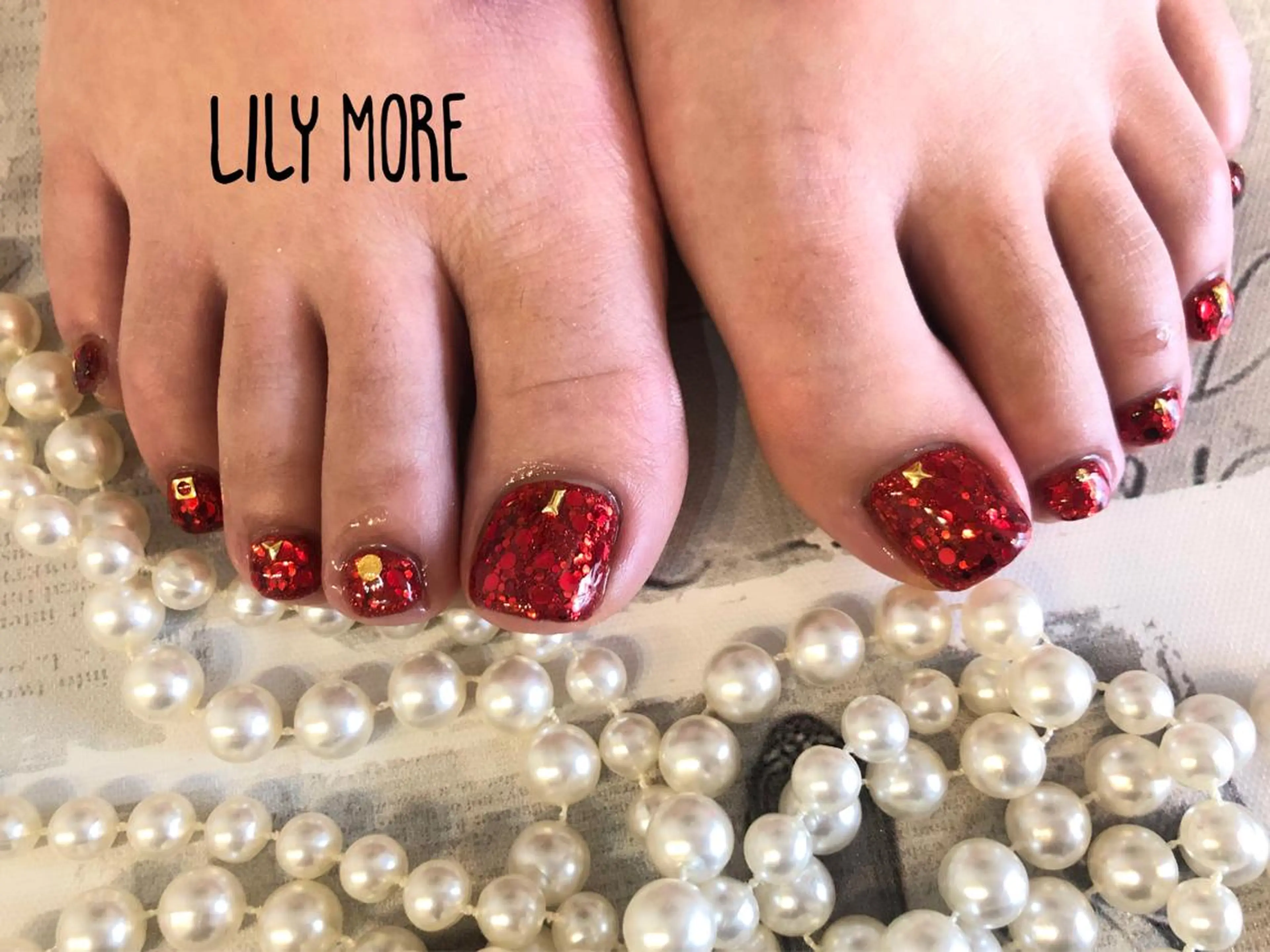 ネイル フットネイル ホログラムネイル 赤色 Lily closetのネイルデザイン