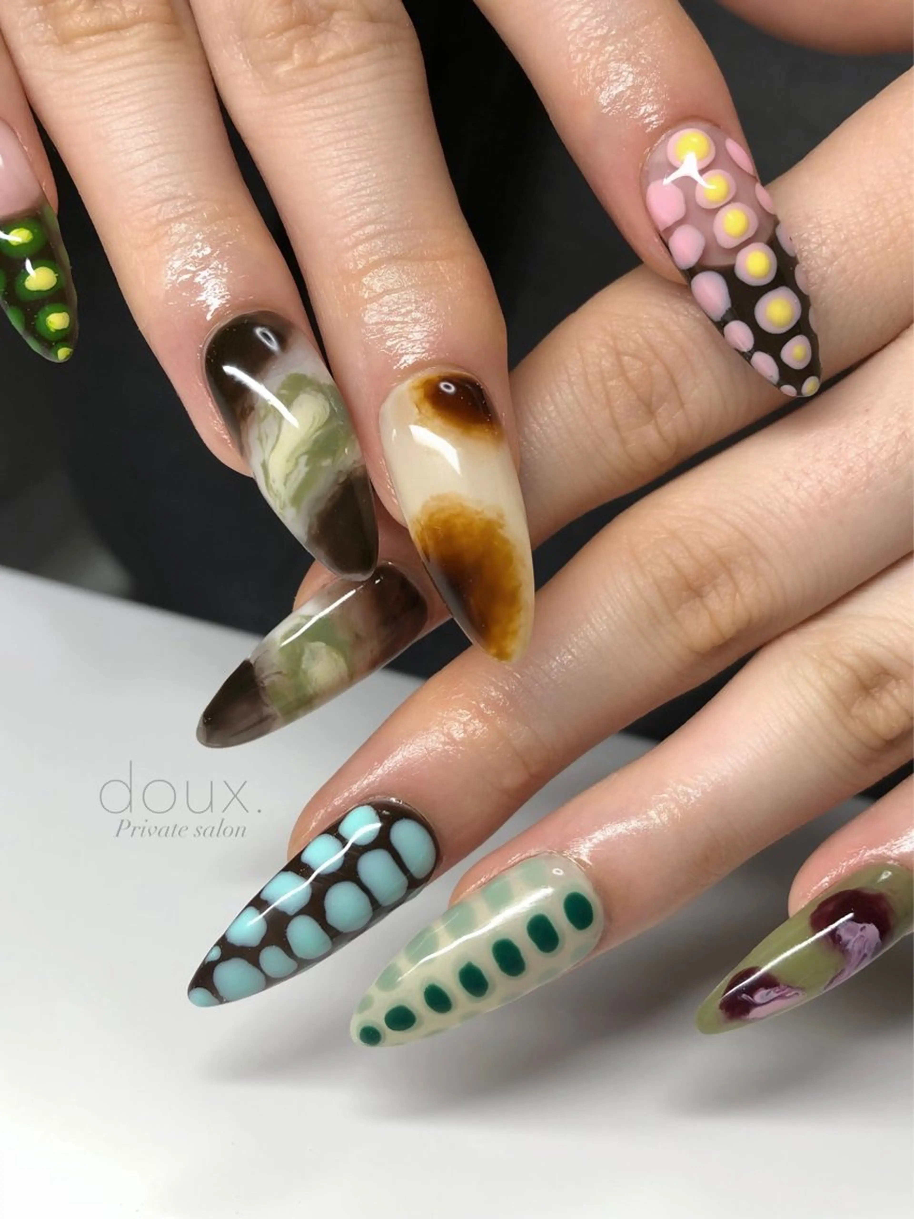 ネイル ドット フレンチネイル 韓国ネイル 持ち込み バレンタイン ハンドネイル doux. nailのネイルデザイン