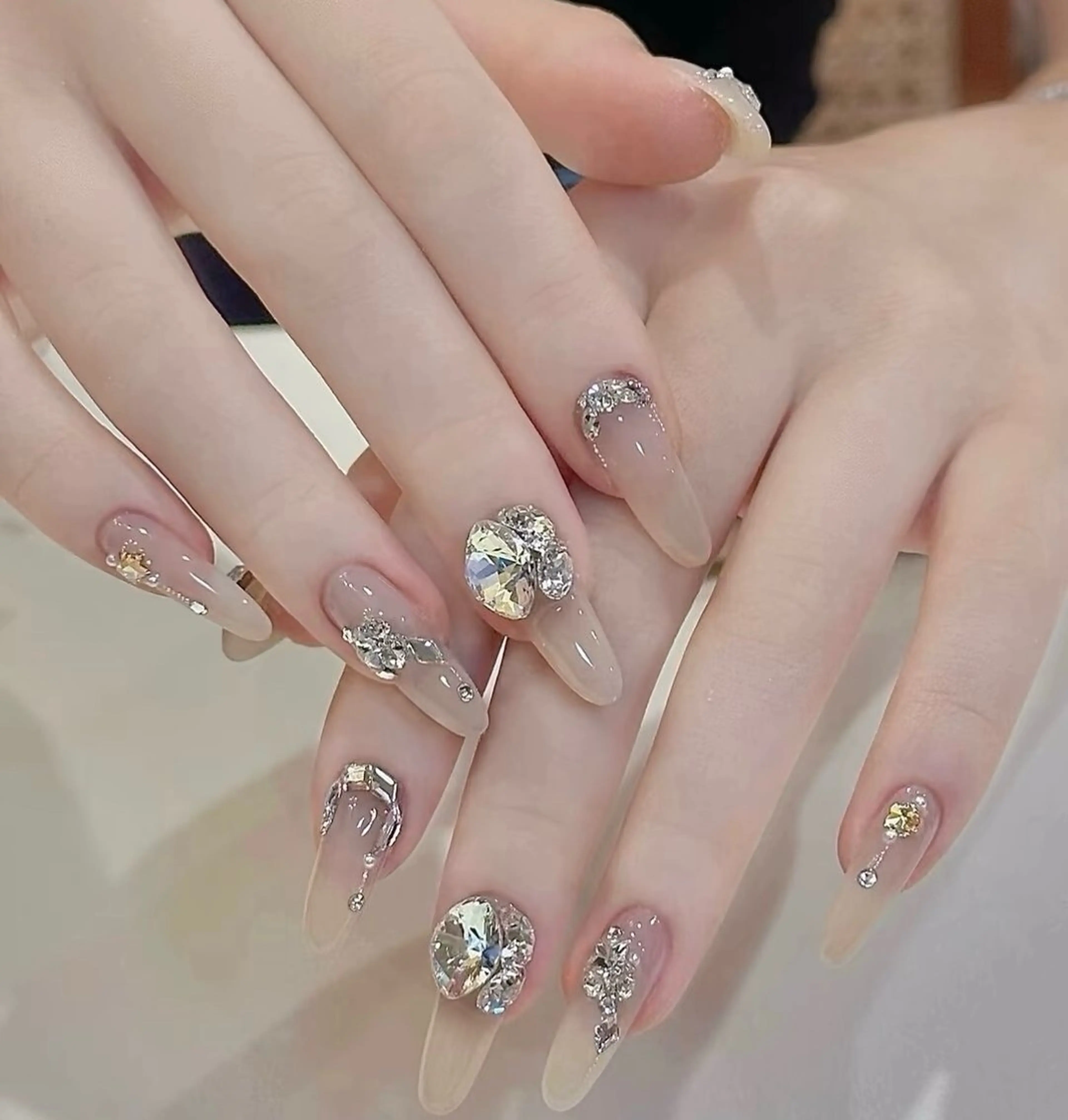 ネイル チークネイル 長さ出し フラワーネイル フレンチネイル ガーリー sun nail池袋 モデル募集のネイルデザイン