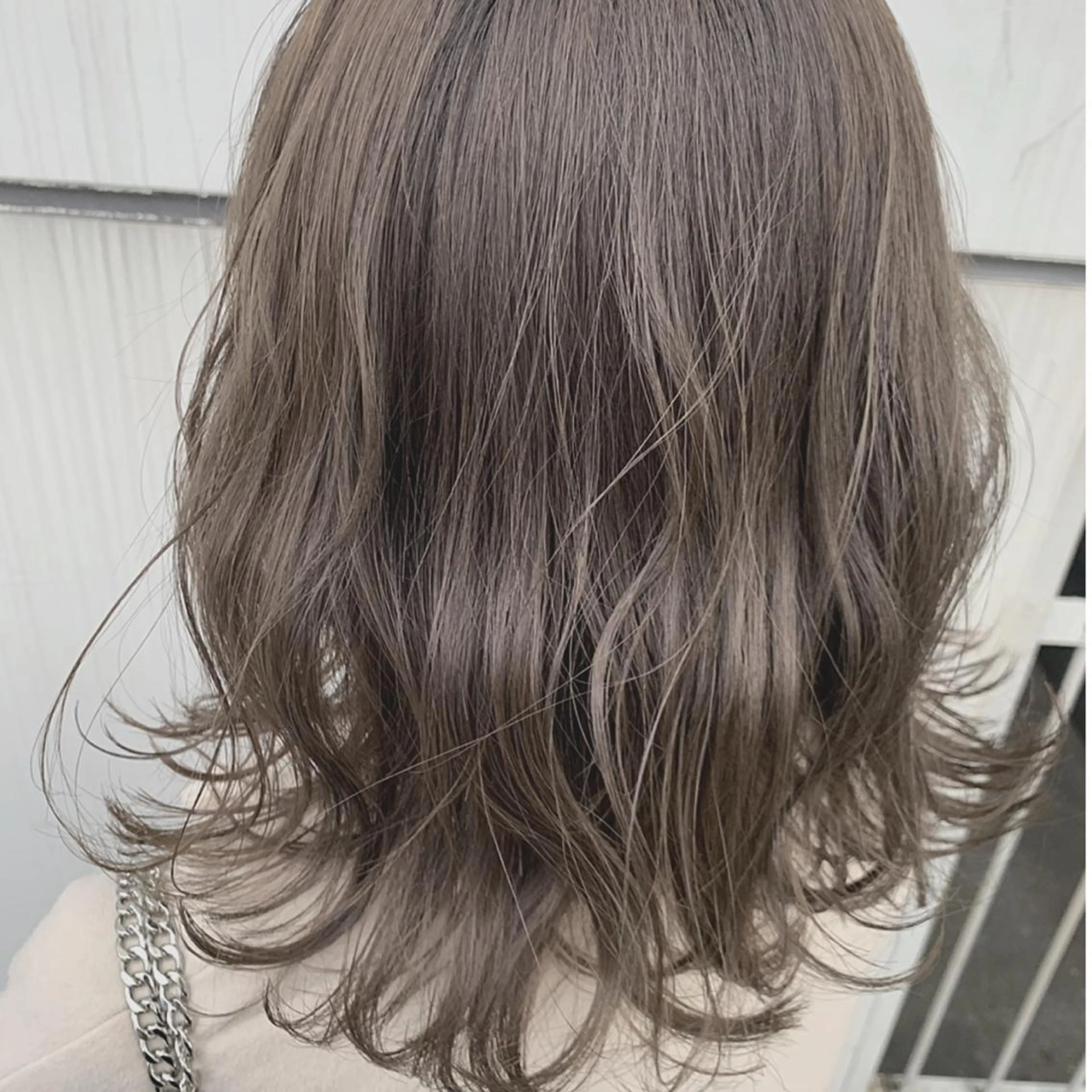 セミロング カラー ヘアカラー トリートメント 髪質改善、癖毛直し 縮毛矯正が得意のヘアスタイル