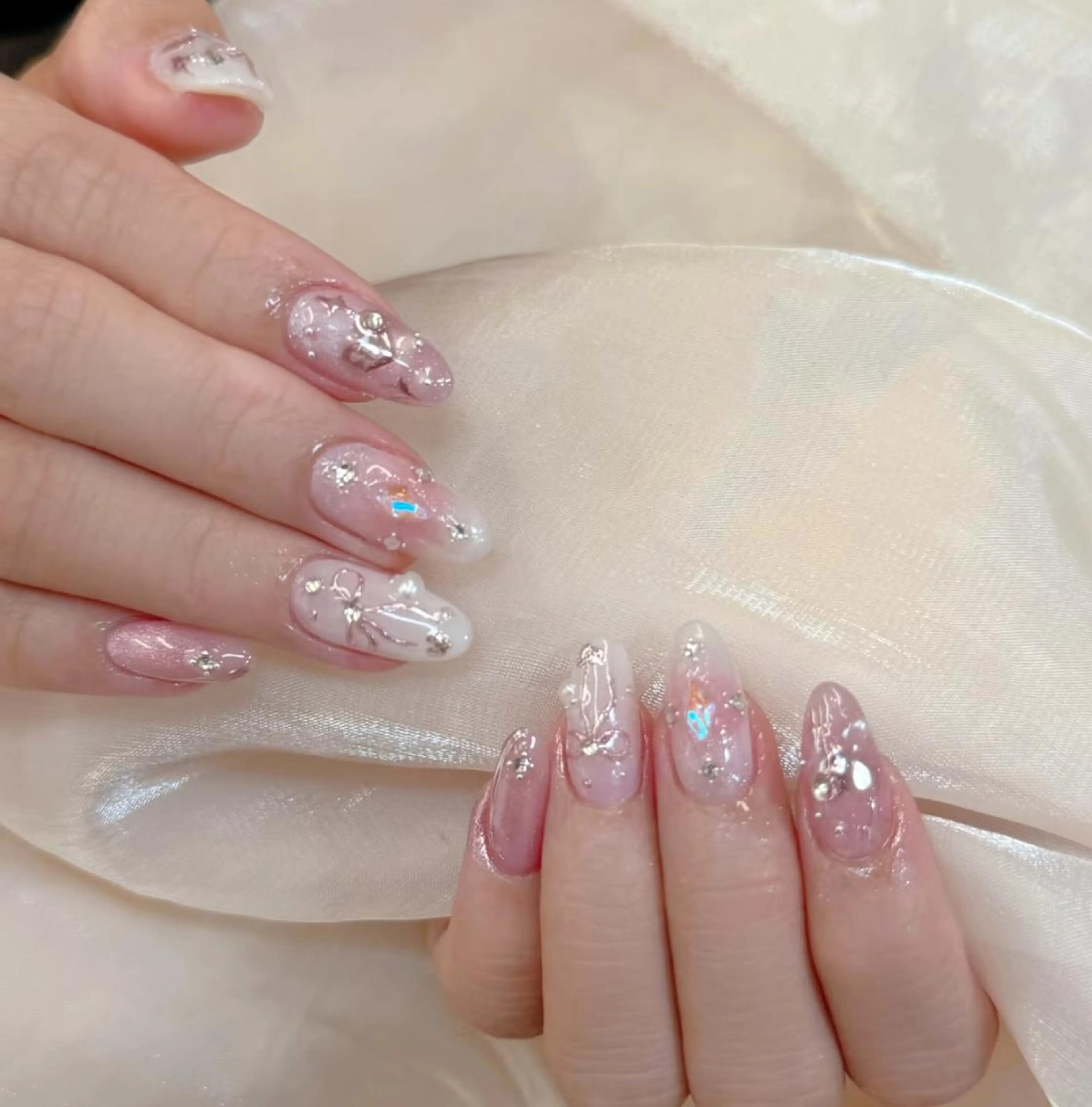 ネイル ハンドネイル RAFFINE 月🦋🩵のネイルデザイン