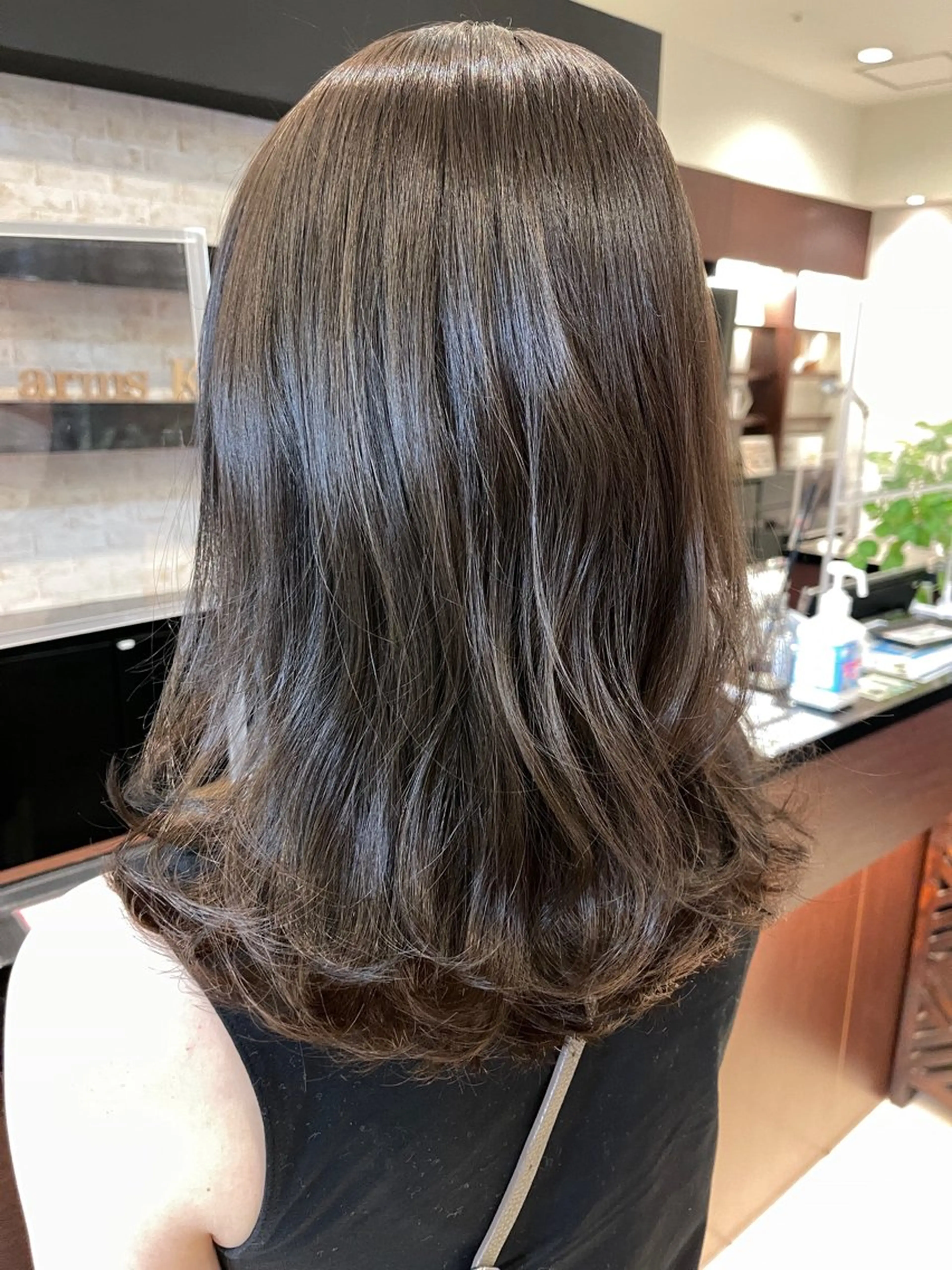 ミディアム カラー 透明感カラー グレージュ カット ヘアカラー トリートメント Kamie みかじりのヘアスタイル