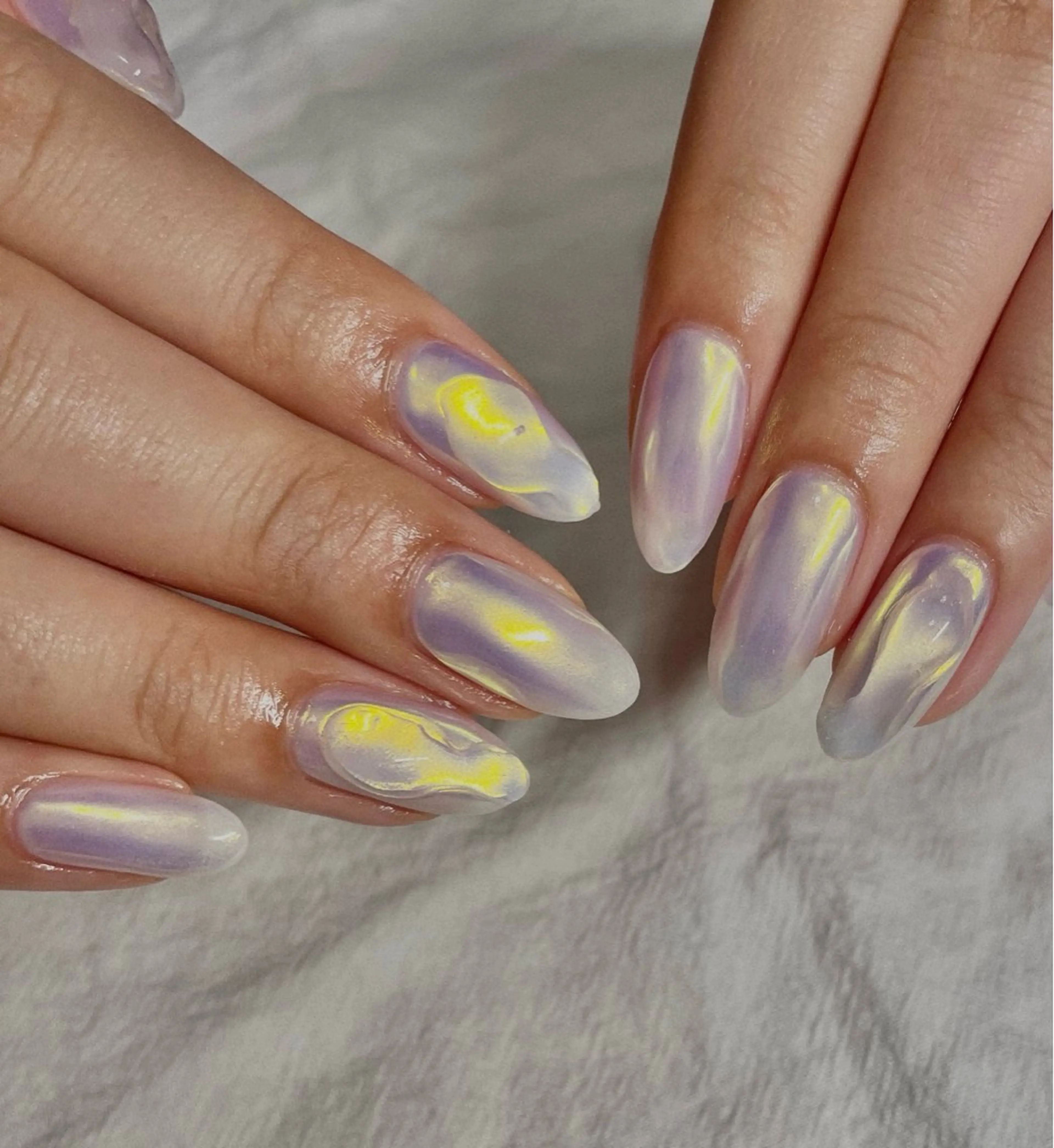 ネイル オーロラネイル ぷっくりネイル ホワイト ハンドネイル Nailsalon Olu所属・ネイリスト Nanaのネイルデザイン