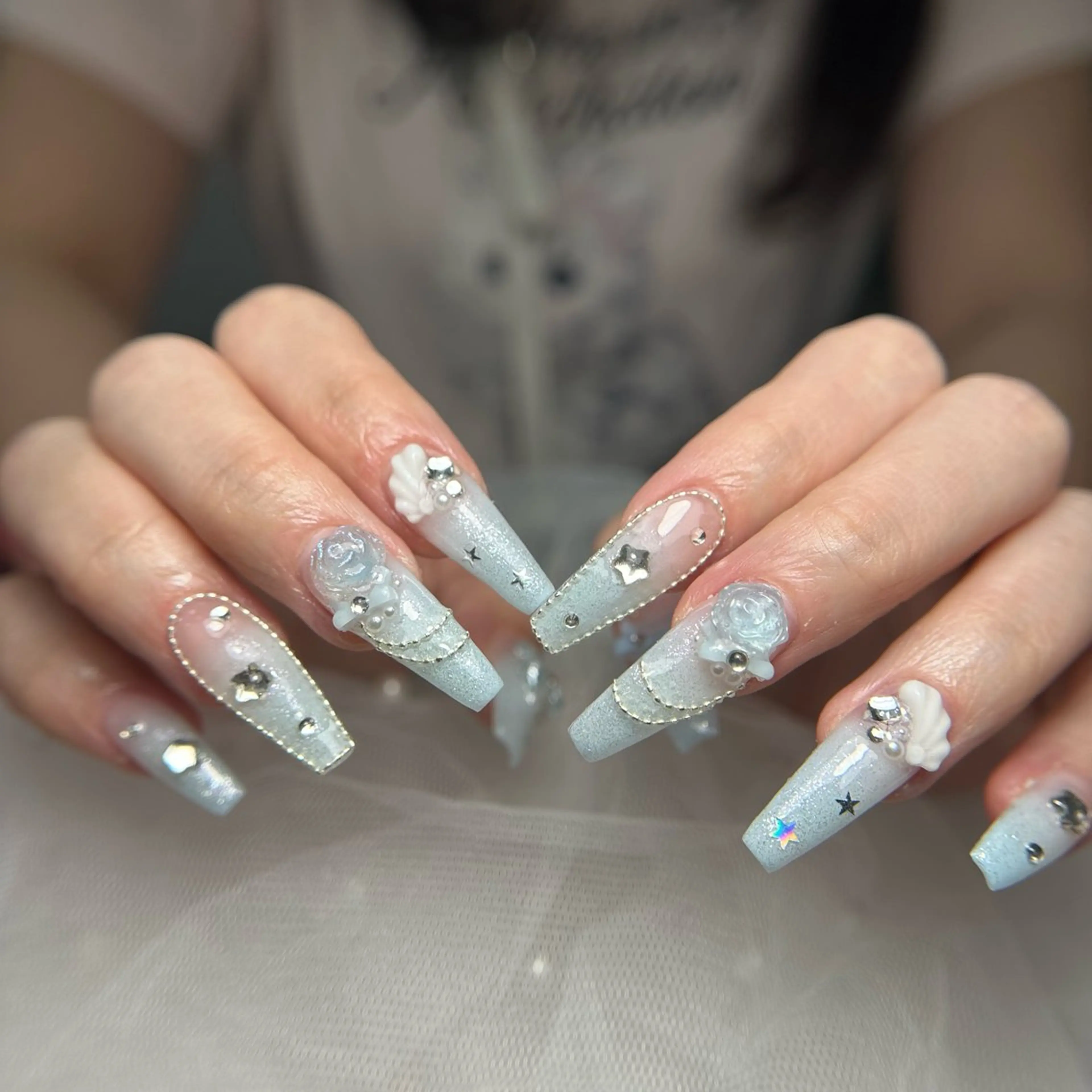 ネイル フレンチネイル グラデーション 韓国ネイル マグネットネイル シンプルネイル ハンドネイル CoMo Nail Studio所属・CoMo Nailのネイルデザイン