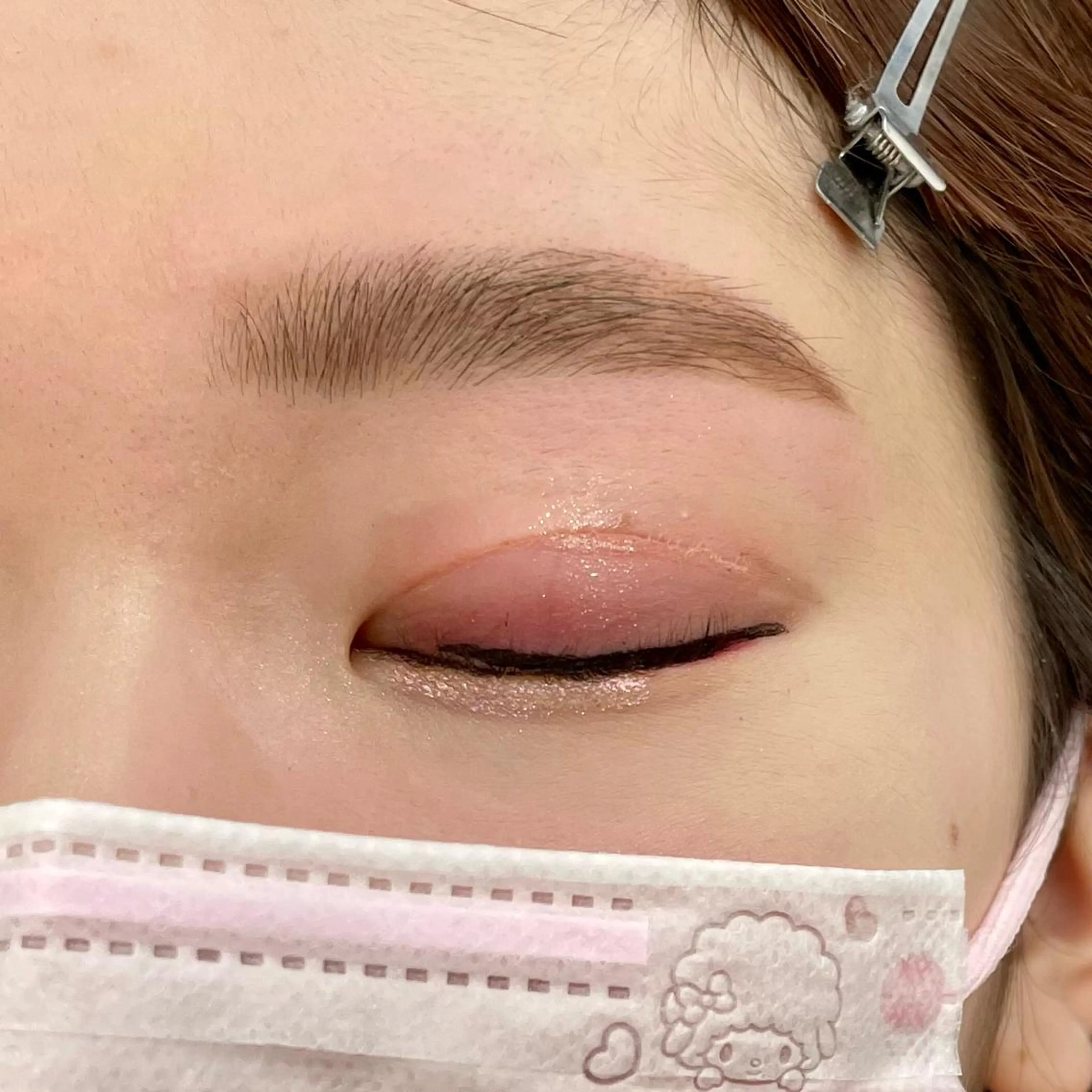 アイブロウ 鍵山 千秋のヘアスタイル