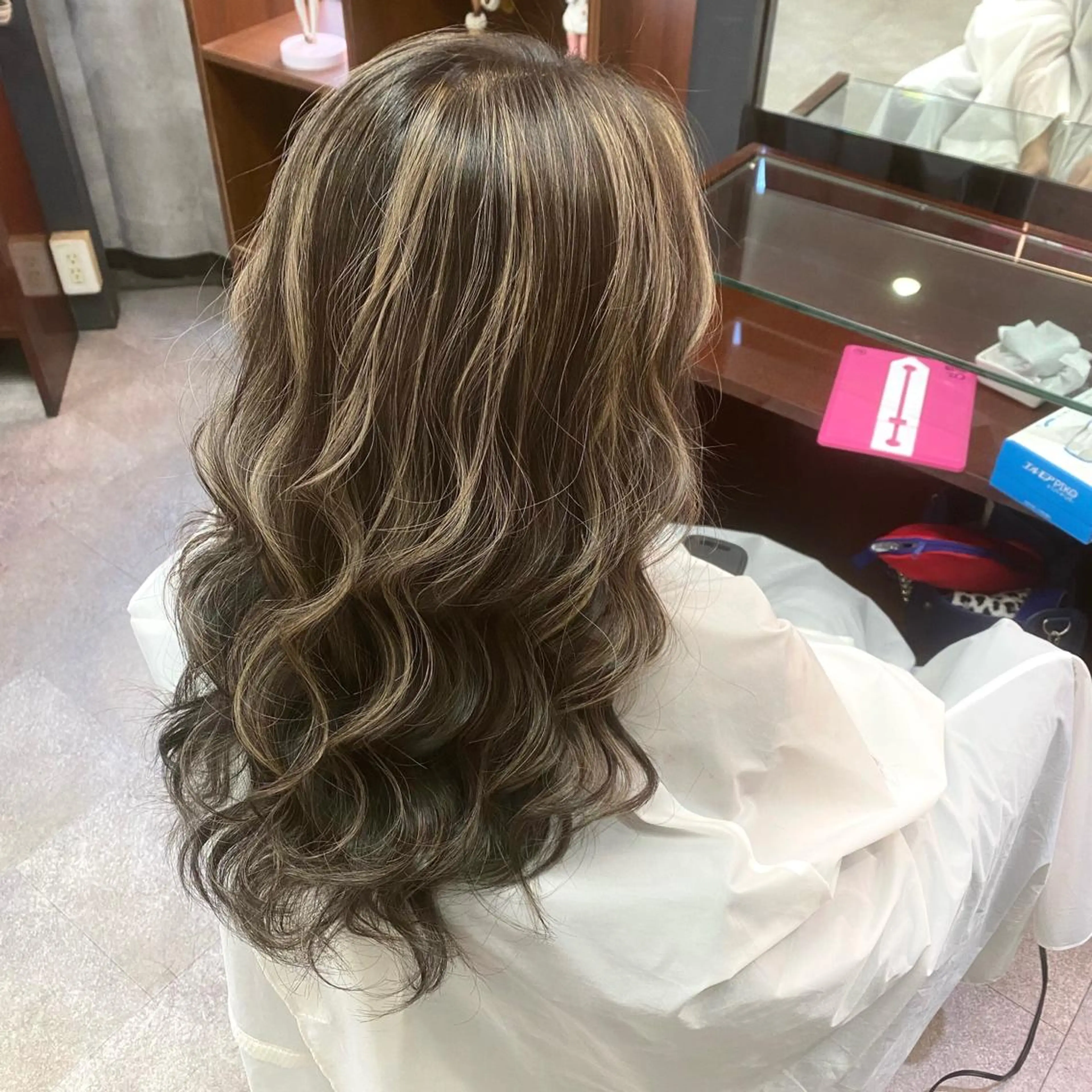 ロング カラー シールエクステ特化 ハイトーン、NANAのヘアスタイル