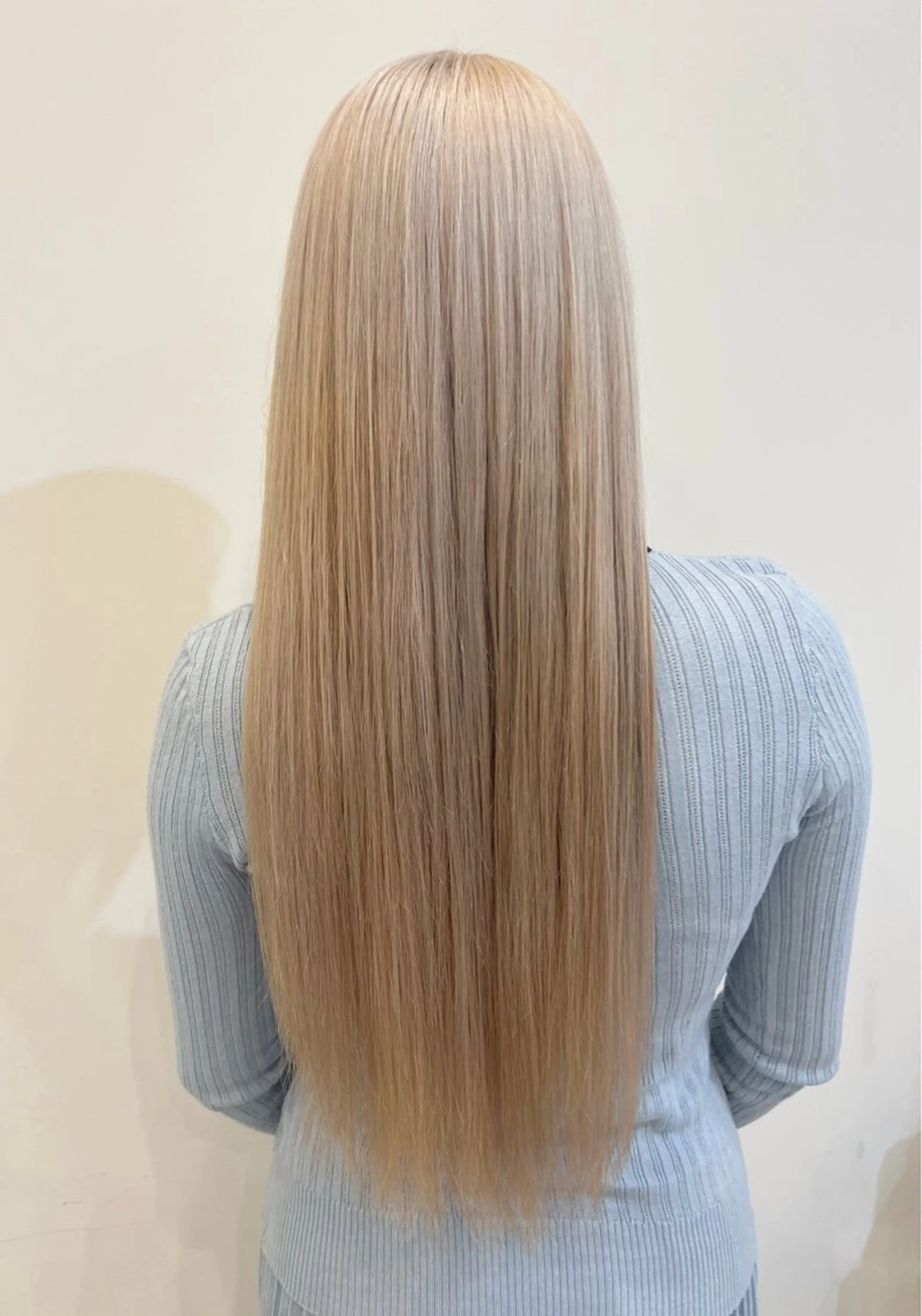 ロング カラー ブロンド ホワイトブロンド カット ヘアカラー トリートメント レイヤー/韓国 ハイトーン興津史弥のヘアスタイル