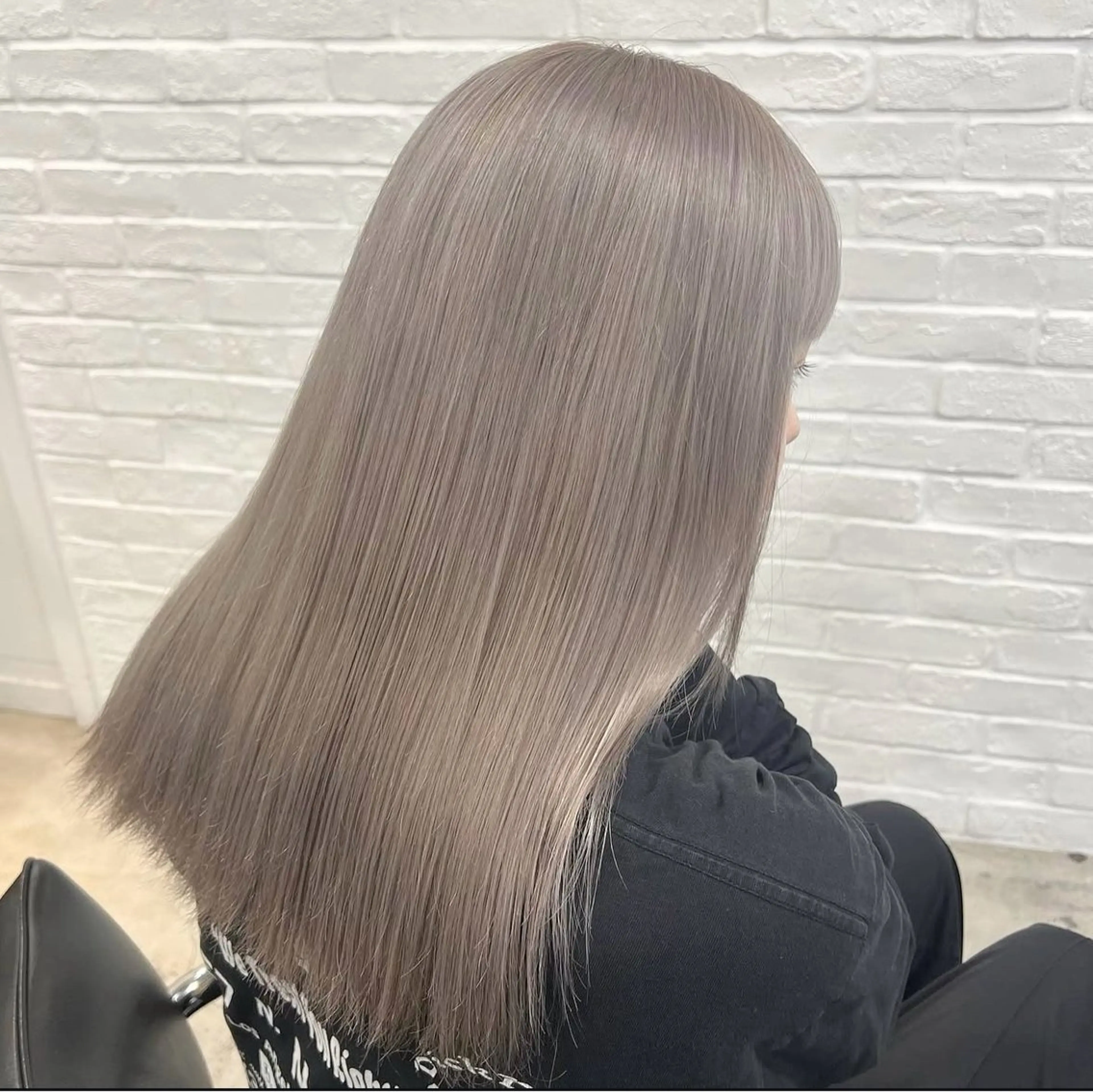 ロング カラー ヘアカラー トリートメント 🌼動き×透明感🩵 ハイトーン/ナナのヘアスタイル