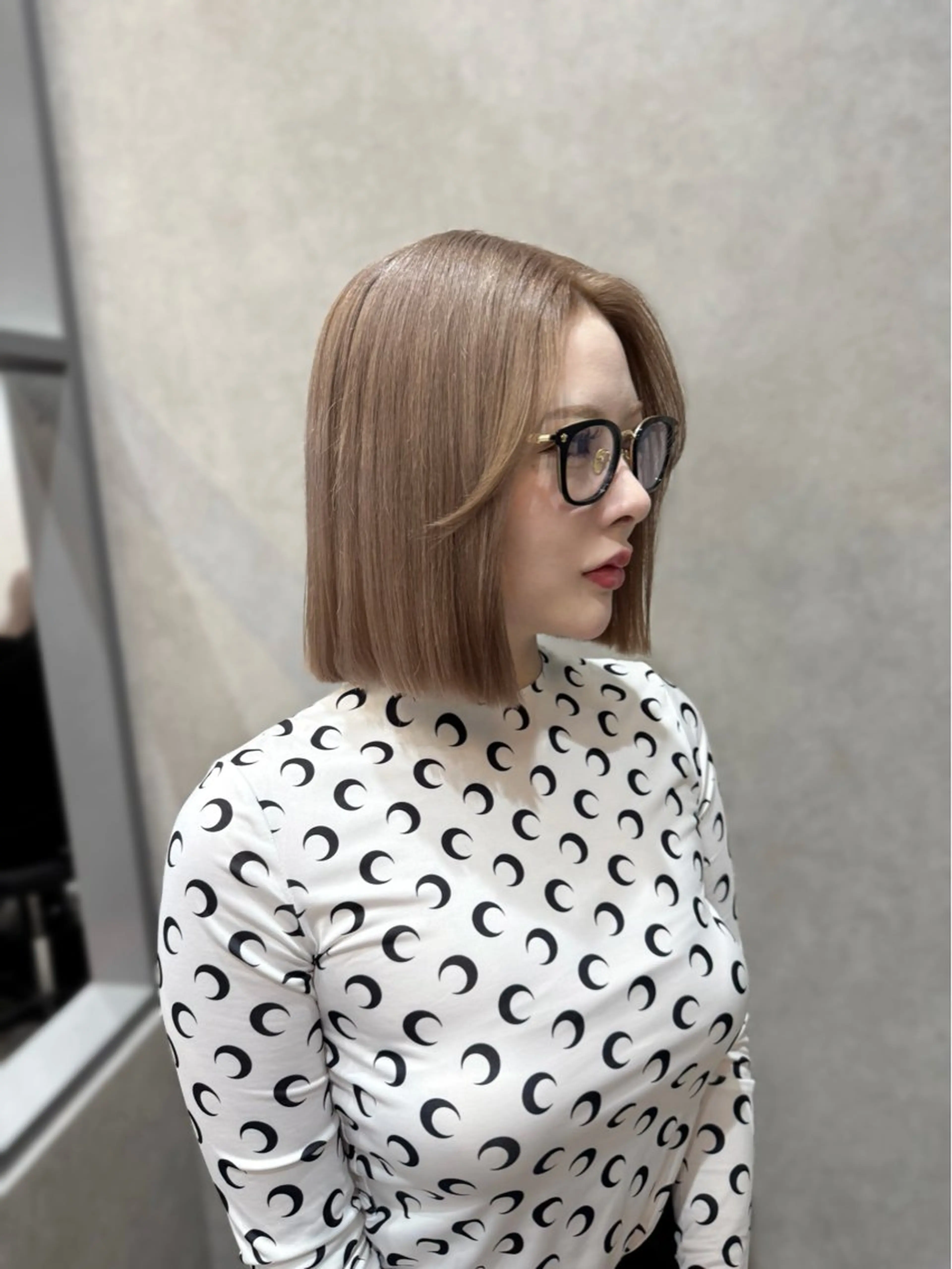 ミディアム karin ボブハイトーンのヘアスタイル