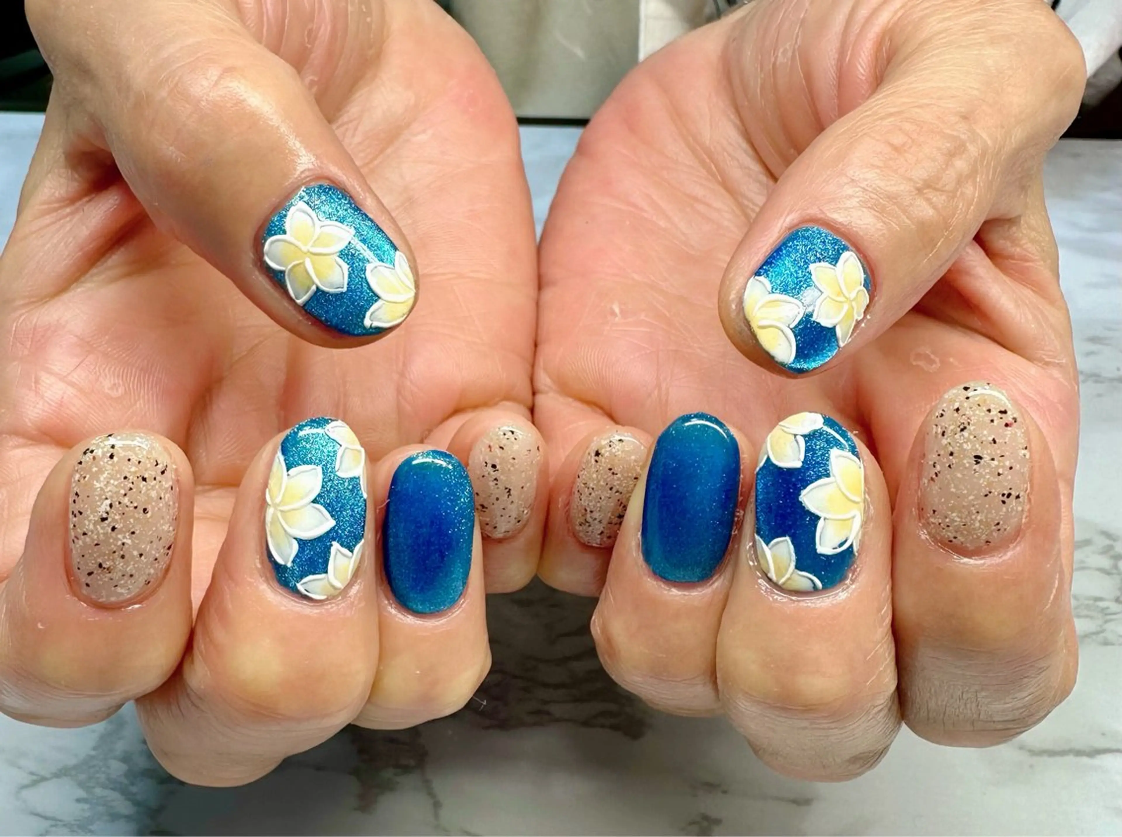 ネイル オーロラネイル ニュアンスネイル ワンカラーネイル 夏ネイル M.N_ nailのネイルデザイン