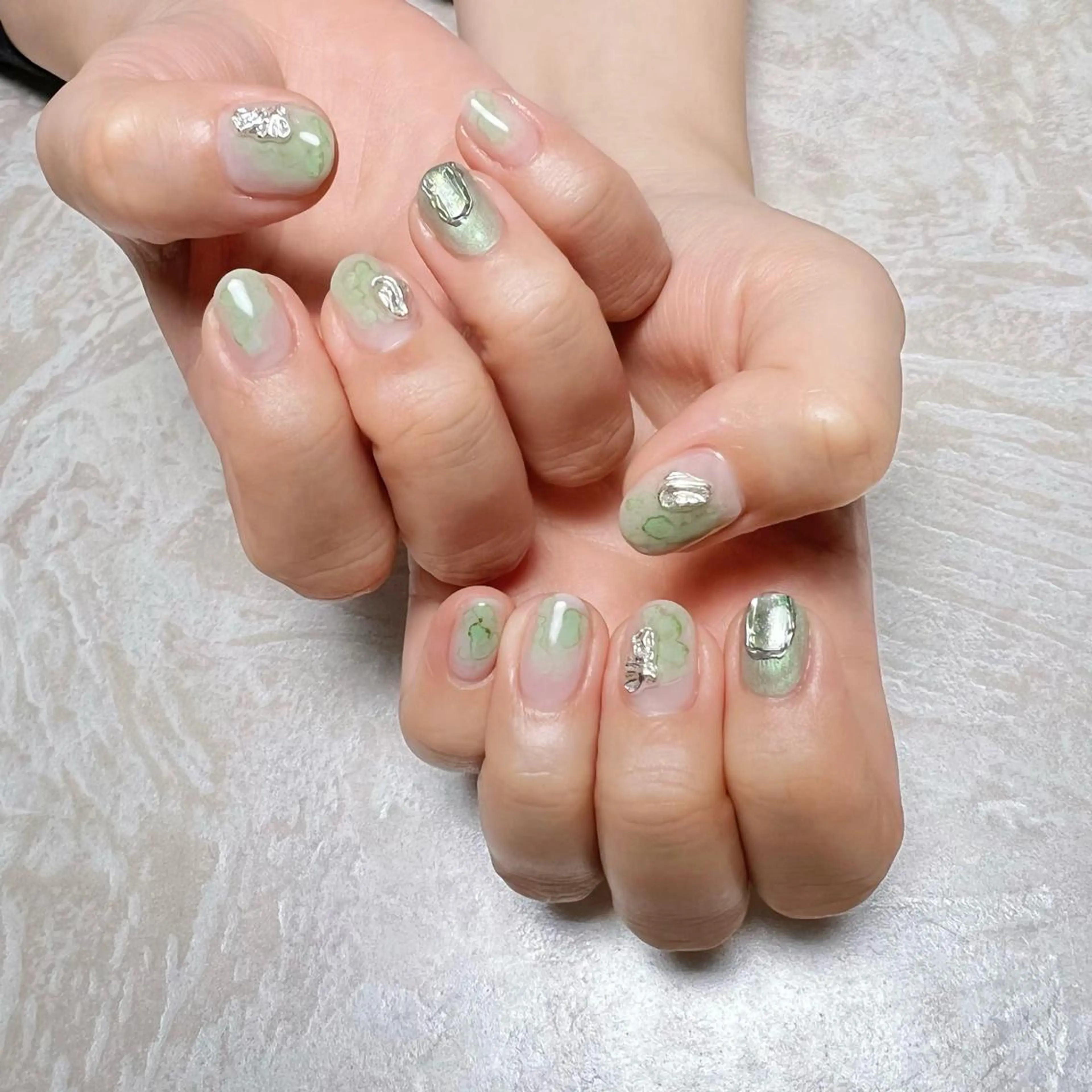 ネイル フットネイル 持ち込み ニュアンスネイル ネイルチップ gemickle nailのネイルデザイン