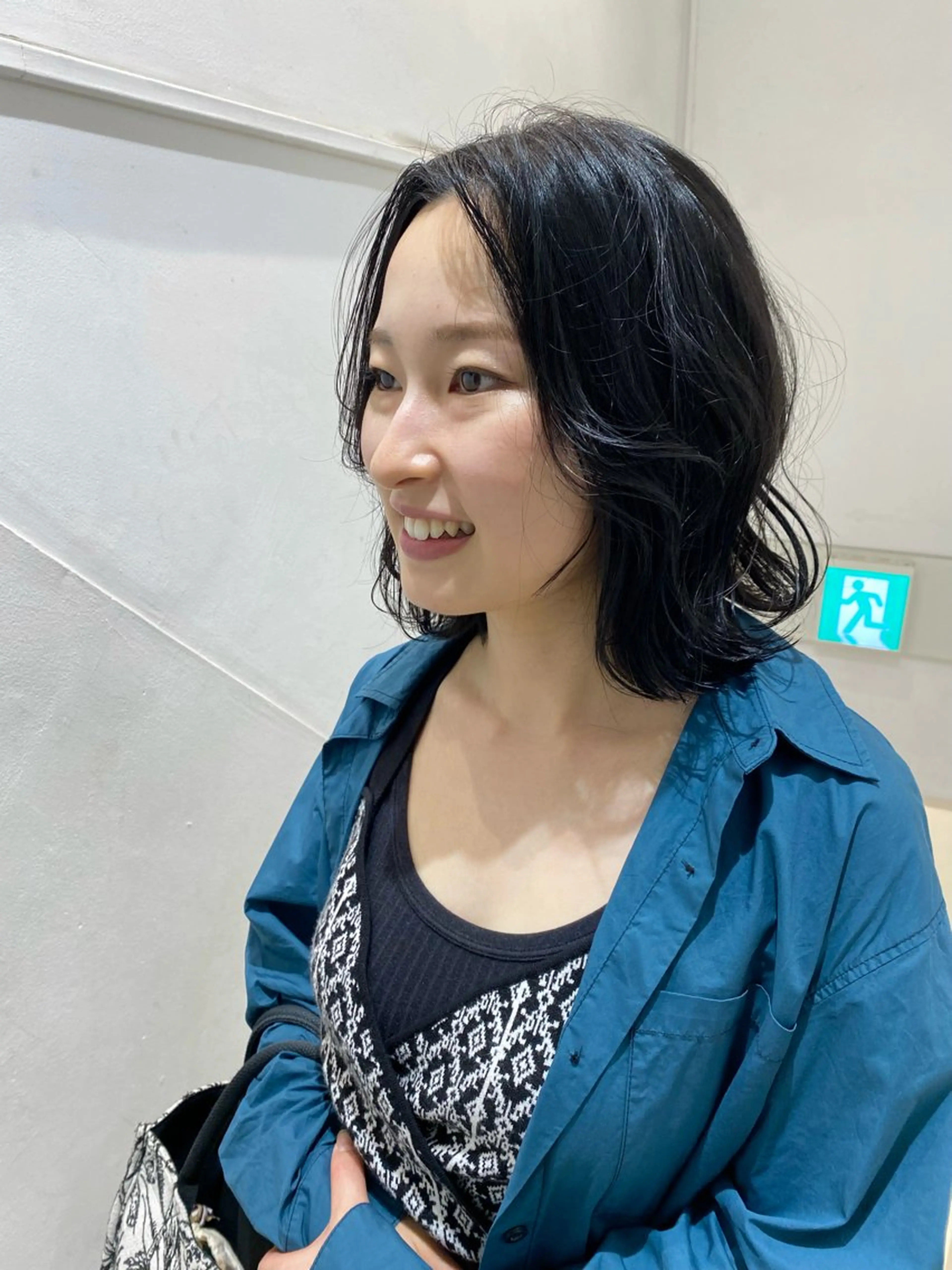 セミロング カラー アッシュ ブルーカラー ブルーアッシュ 透明感カラー ✨くびれスタイル✨️ 戸嶋穂乃香のヘアスタイル