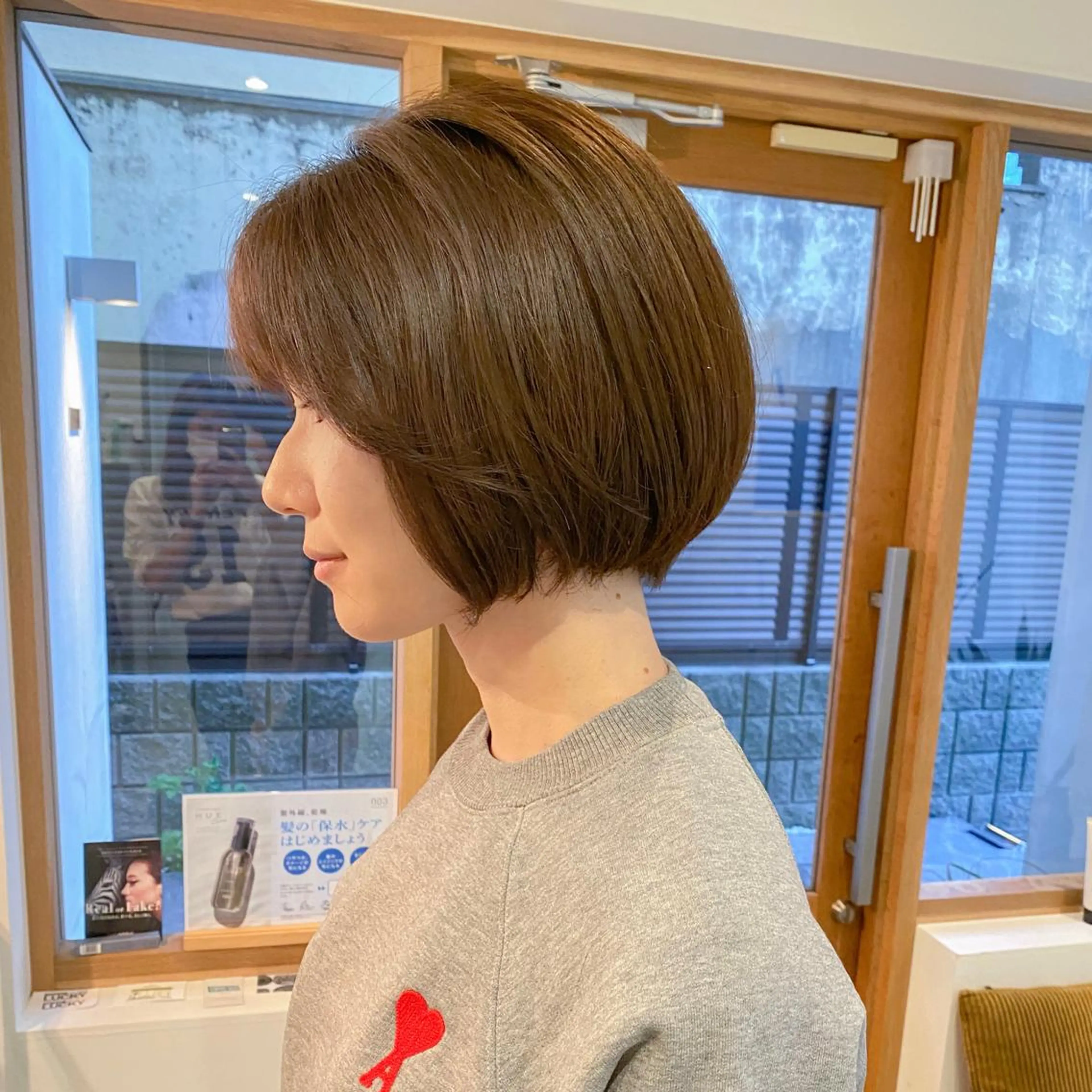 ショート カラー ベージュカラー ブリーチ 透明感カラー 板谷みさき /艶ボブ/藤沢美容室のヘアスタイル