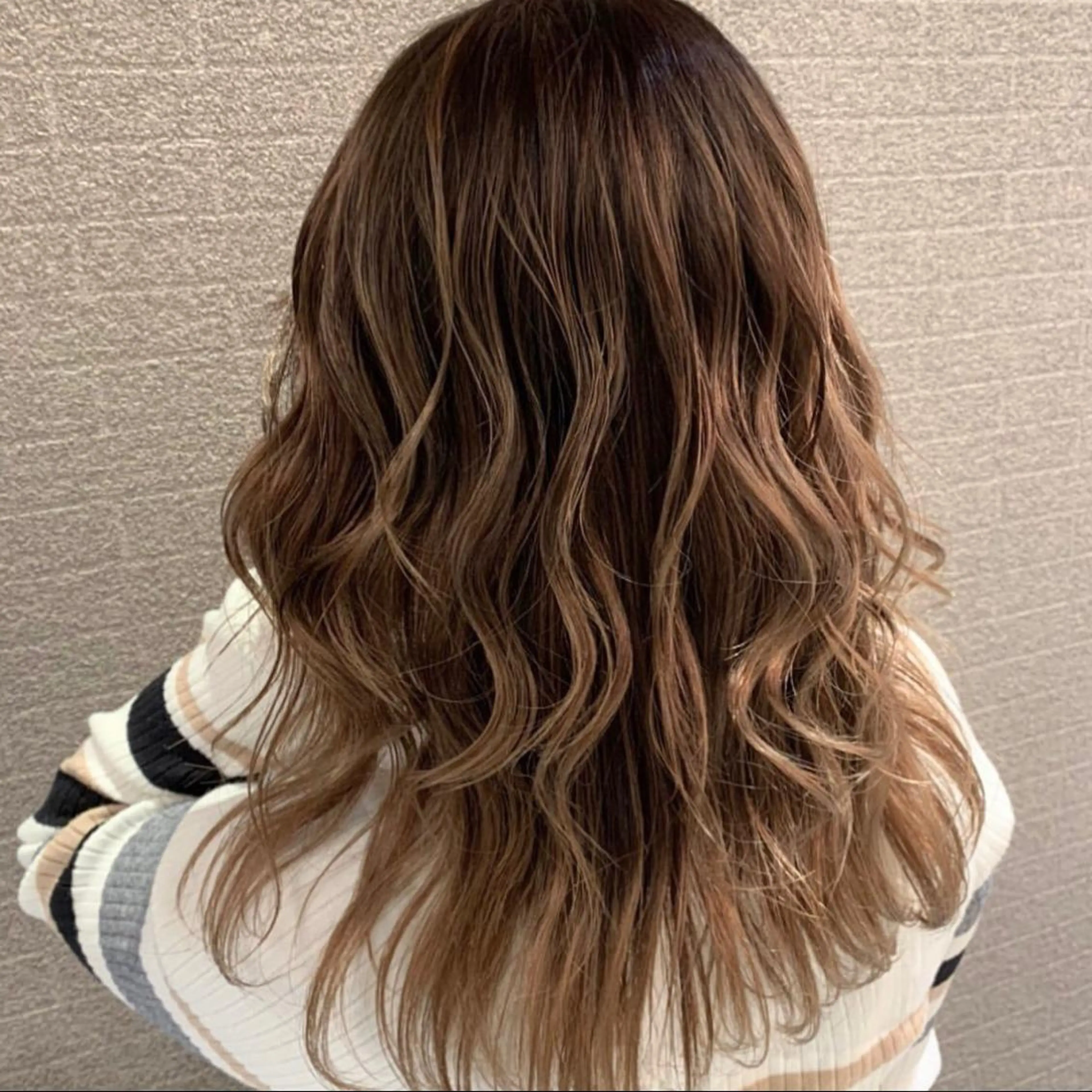 ミディアム カラー ヘアアレンジ バレイヤージュ デザインカラー ハイライトカラー ハイライト レイヤーカット アンドウ ユウ/ レイヤーカット/韓国のヘアスタイル