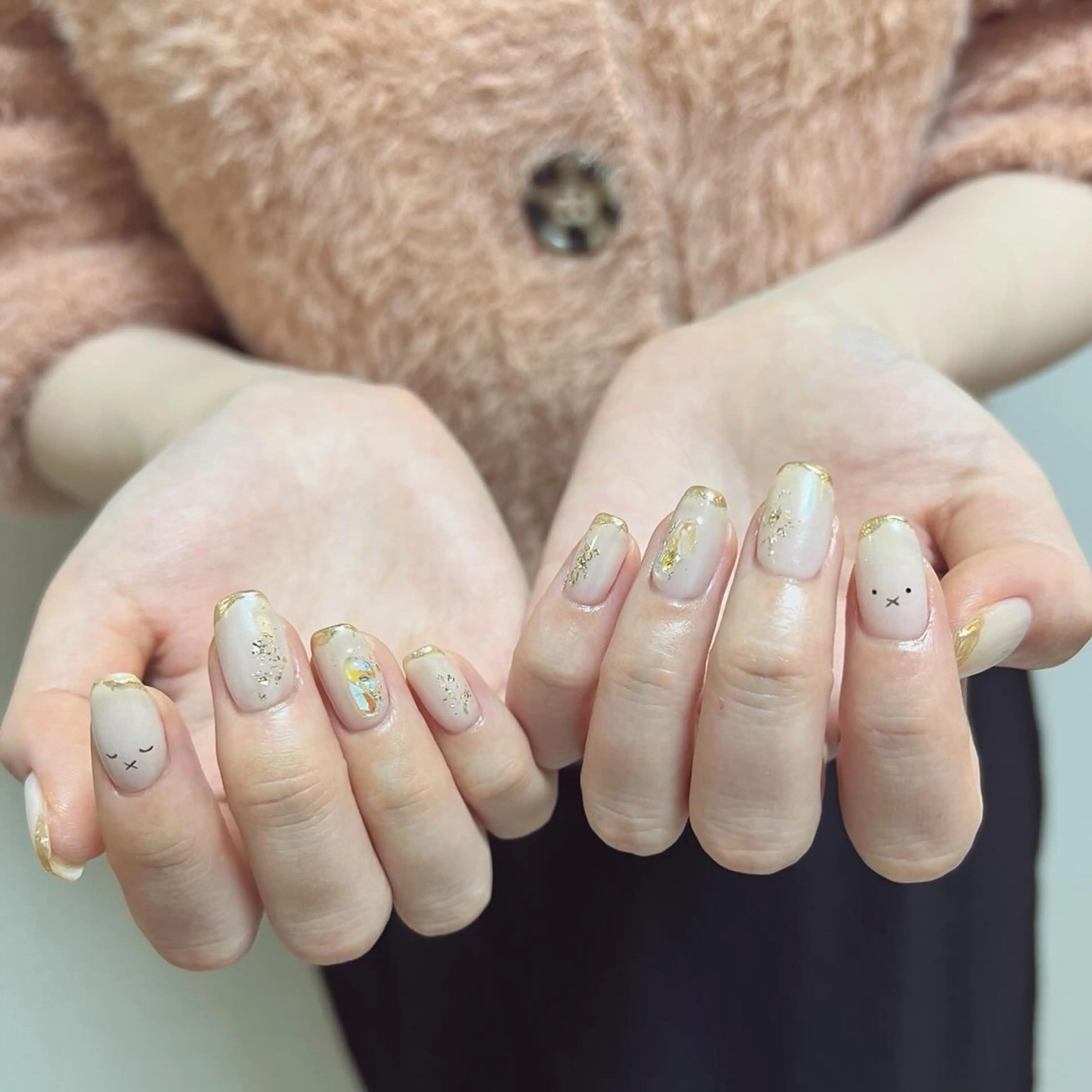 ネイル アートネイル ゴールド ミラーネイル ニュアンスネイル ホワイト ハンドネイル pointillé .ayaのネイルデザイン