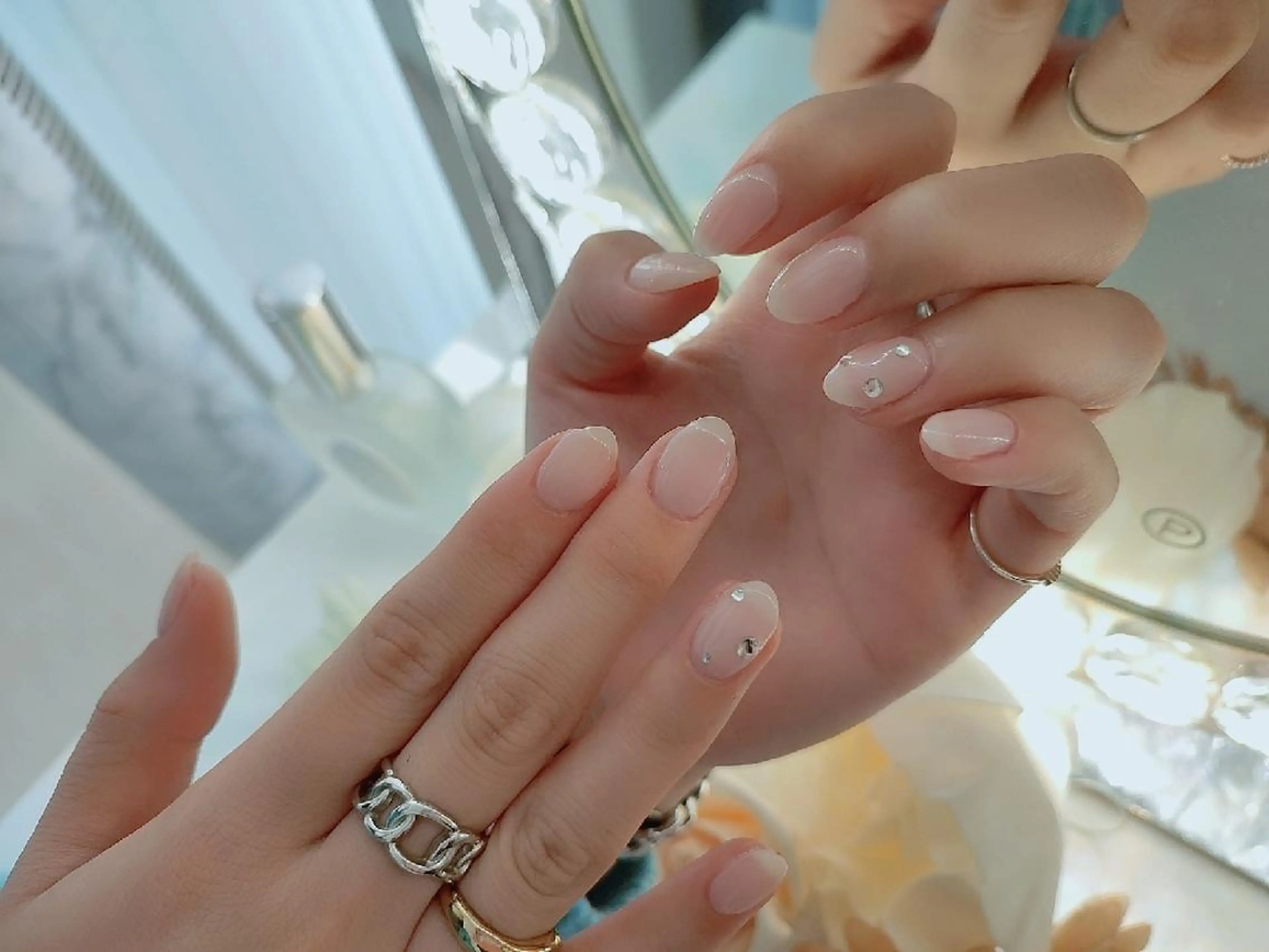 ネイル ハンドネイル RUNWAY 　　の眉毛・アイブロウイメージ