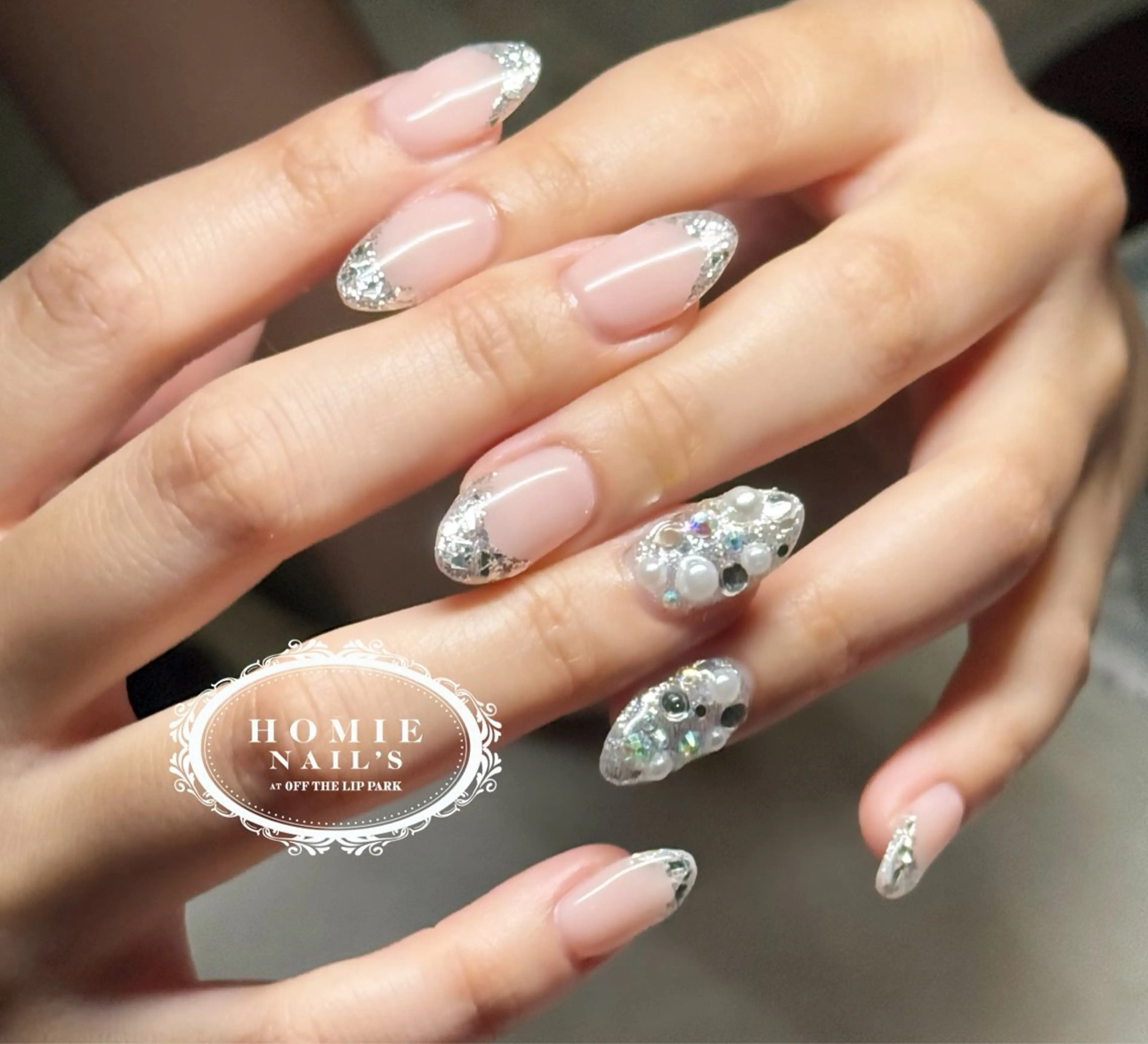 ネイル フレンチネイル ガラスフレンチ ストーンネイル オフザリップパーク Asamiのネイルデザイン