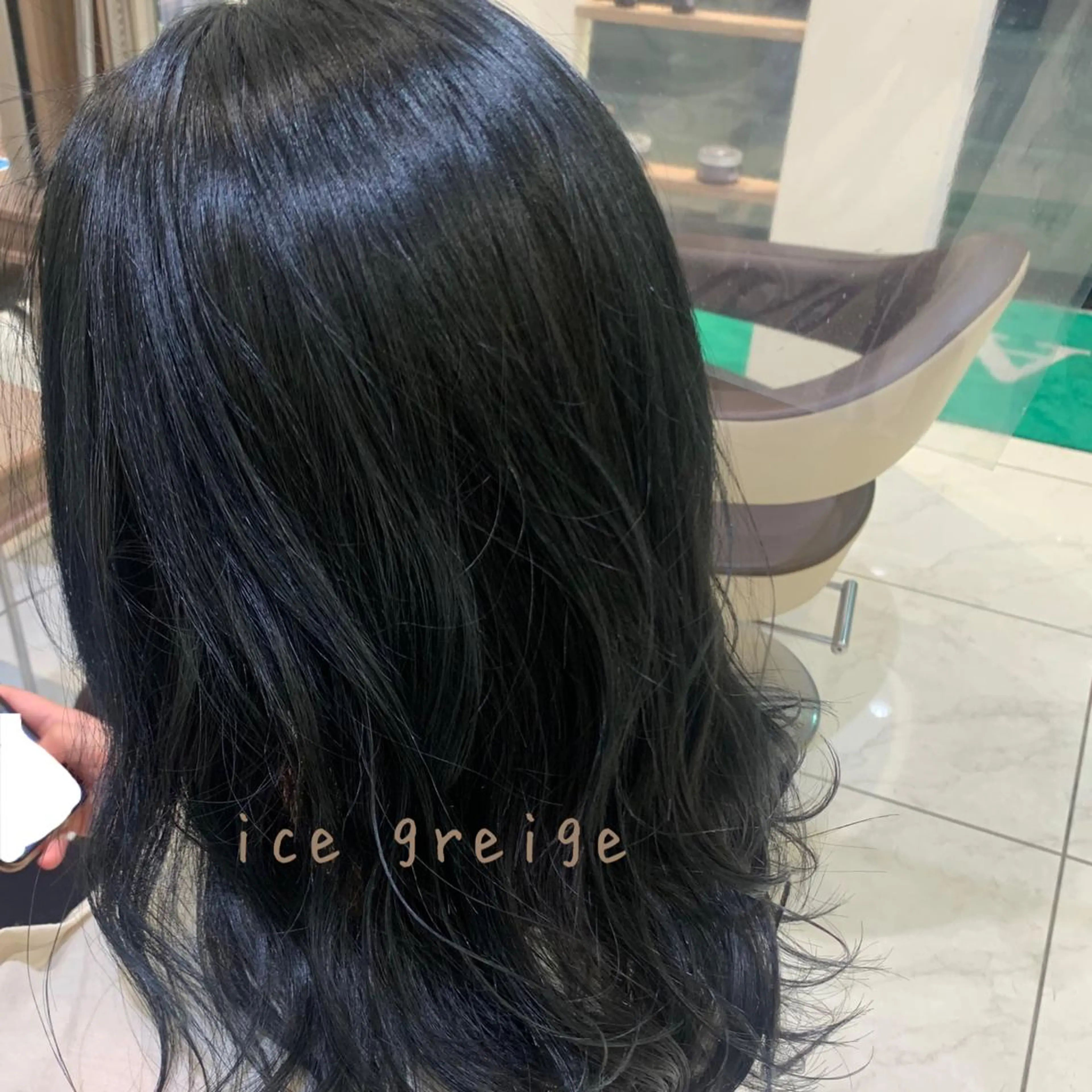 ロング カラー グレージュ アイスグレージュ Dears 香芝店所属・関 優希のヘアスタイル