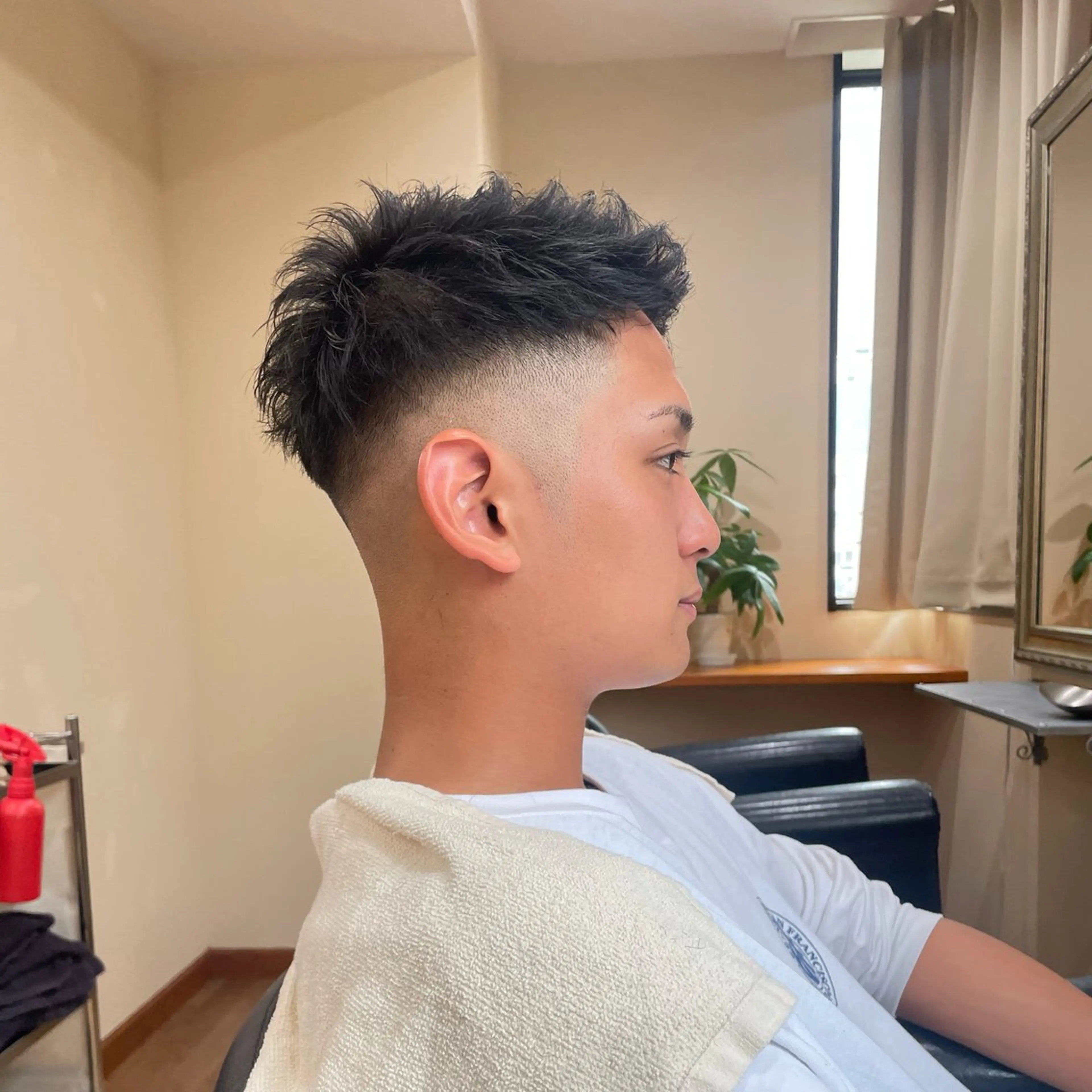 メンズ ハイトーン/ ウルフ/suzuhaのヘアスタイル