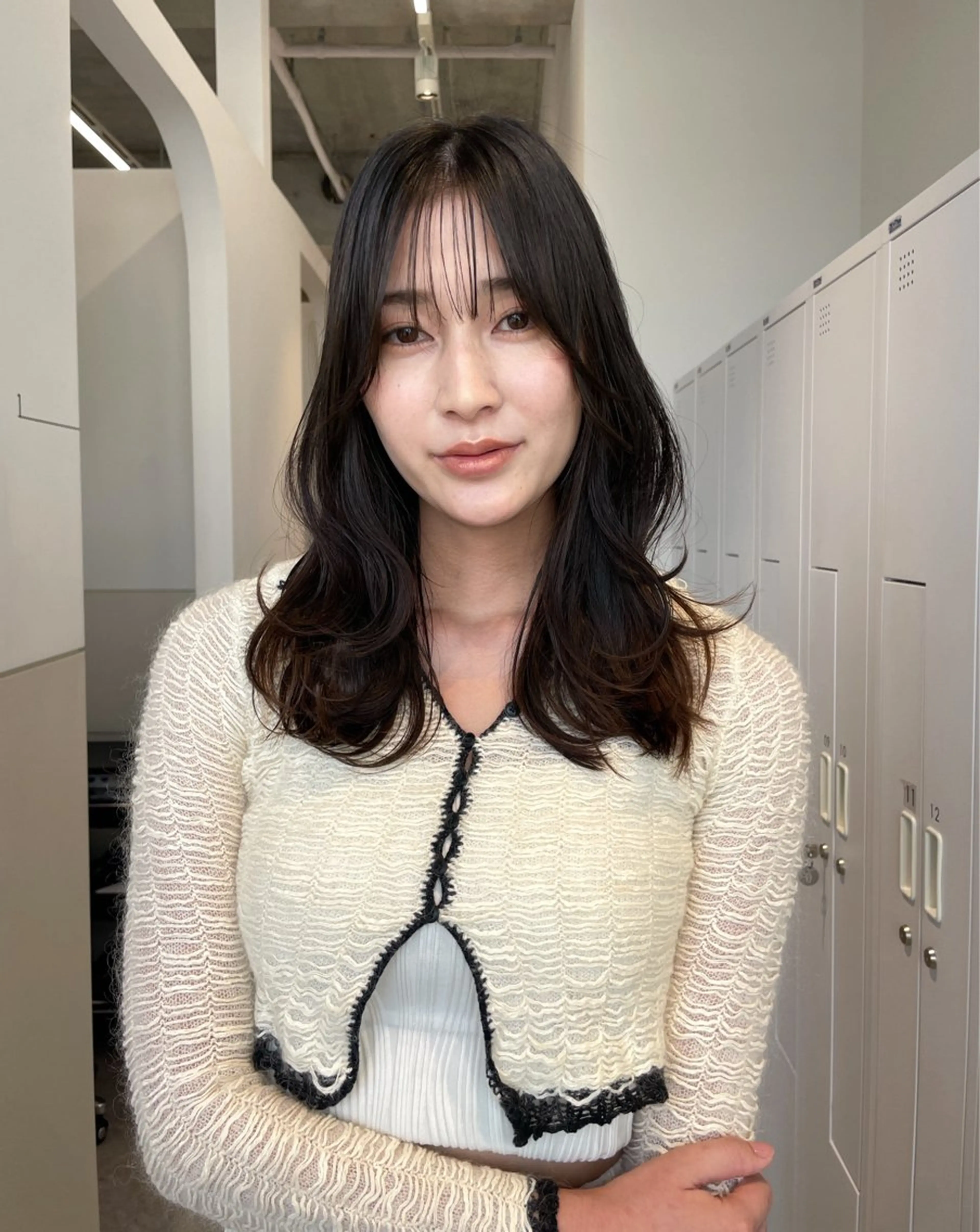 ミディアム カラー 透明感カラー レイヤーカット カット ヘアカラー 抜け感ボブ×パーマ ｜kazaneのヘアスタイル