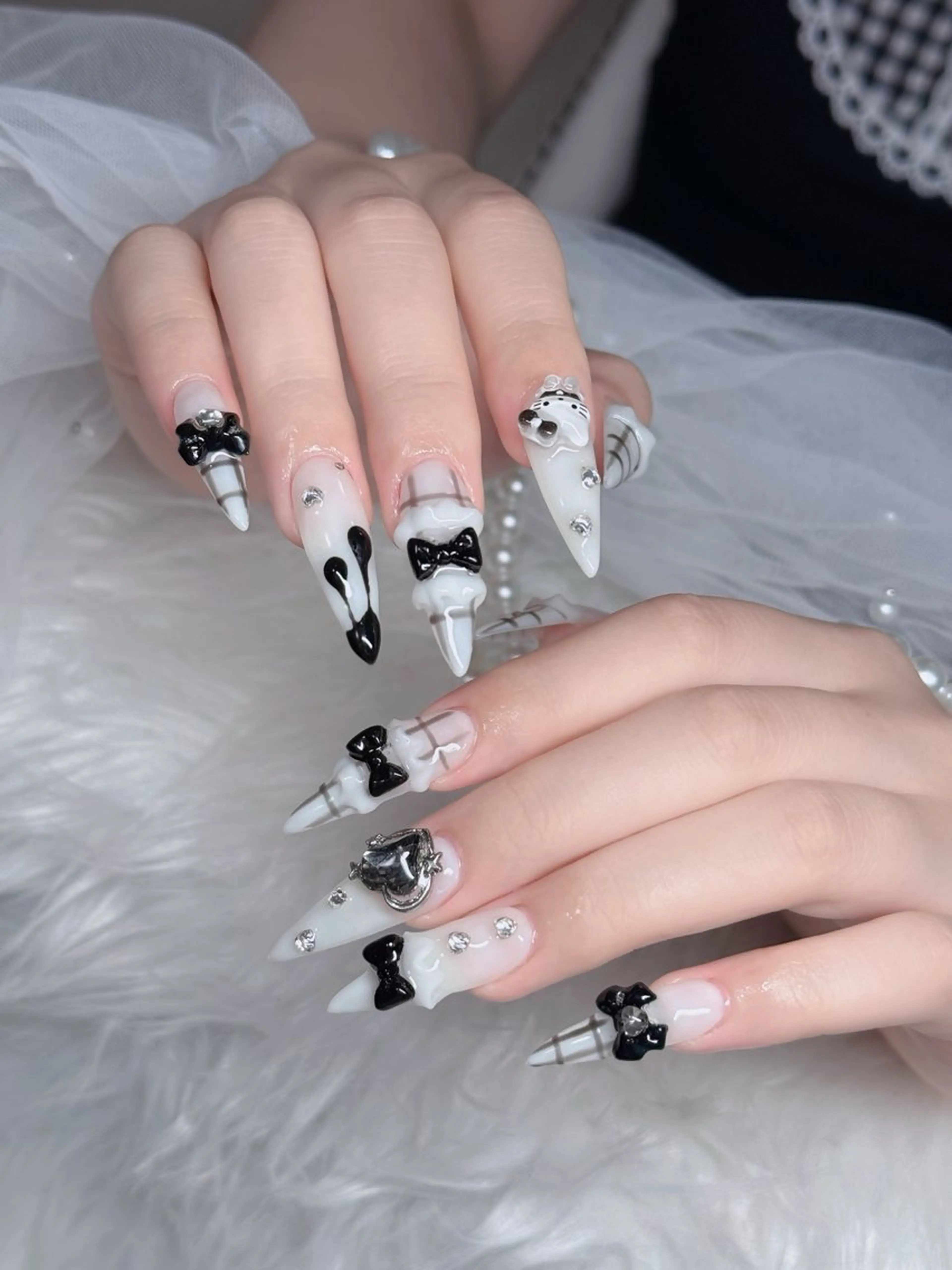 ネイル オーロラネイル フレンチネイル ジェルネイル ハロウィン キラキラネイル ハンドネイル H.baby Nail Salonのネイルデザイン