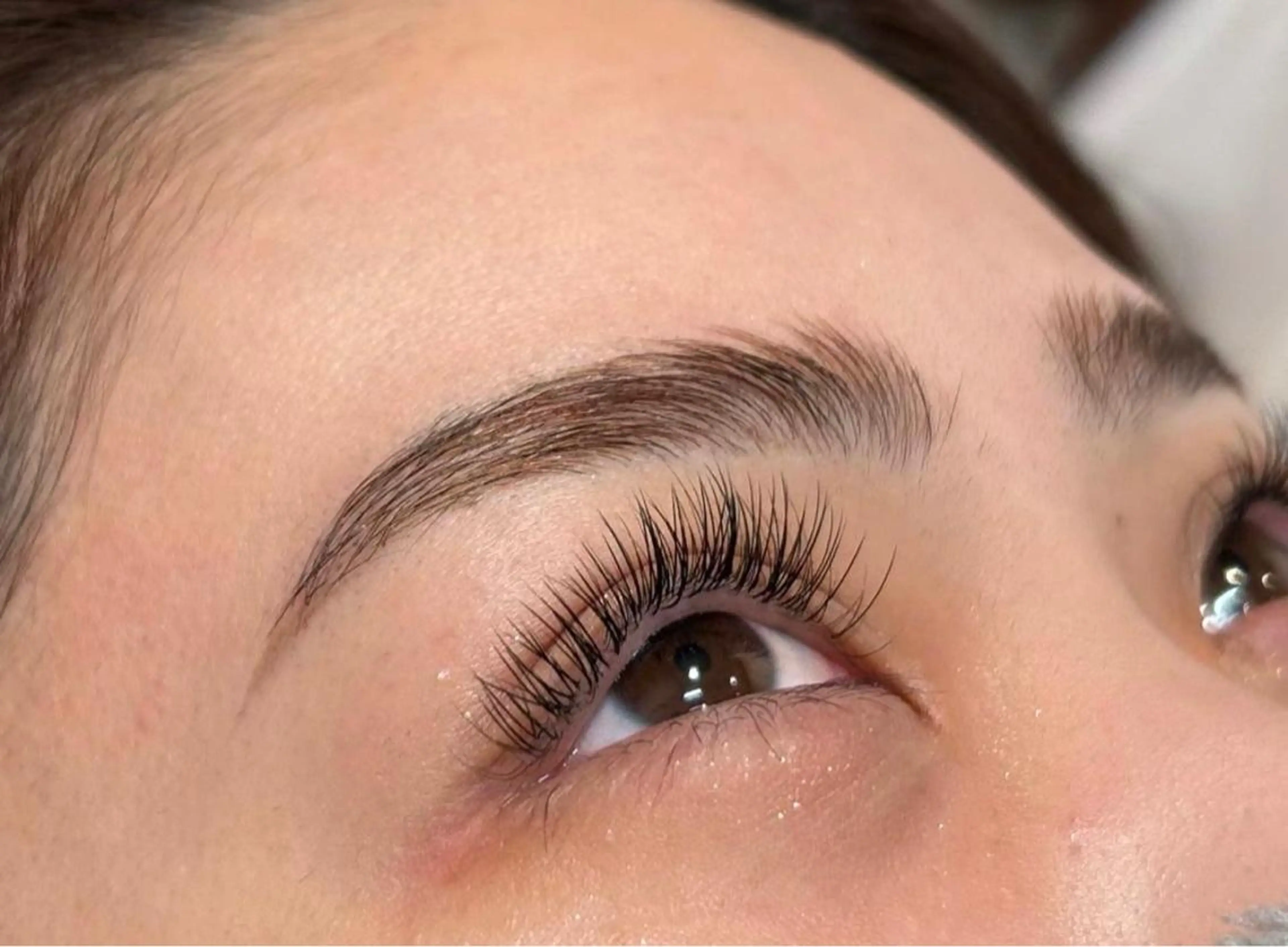 アイブロウ ハリウッドブロウリフト 田中 みずきのマツエク・マツパデザイン