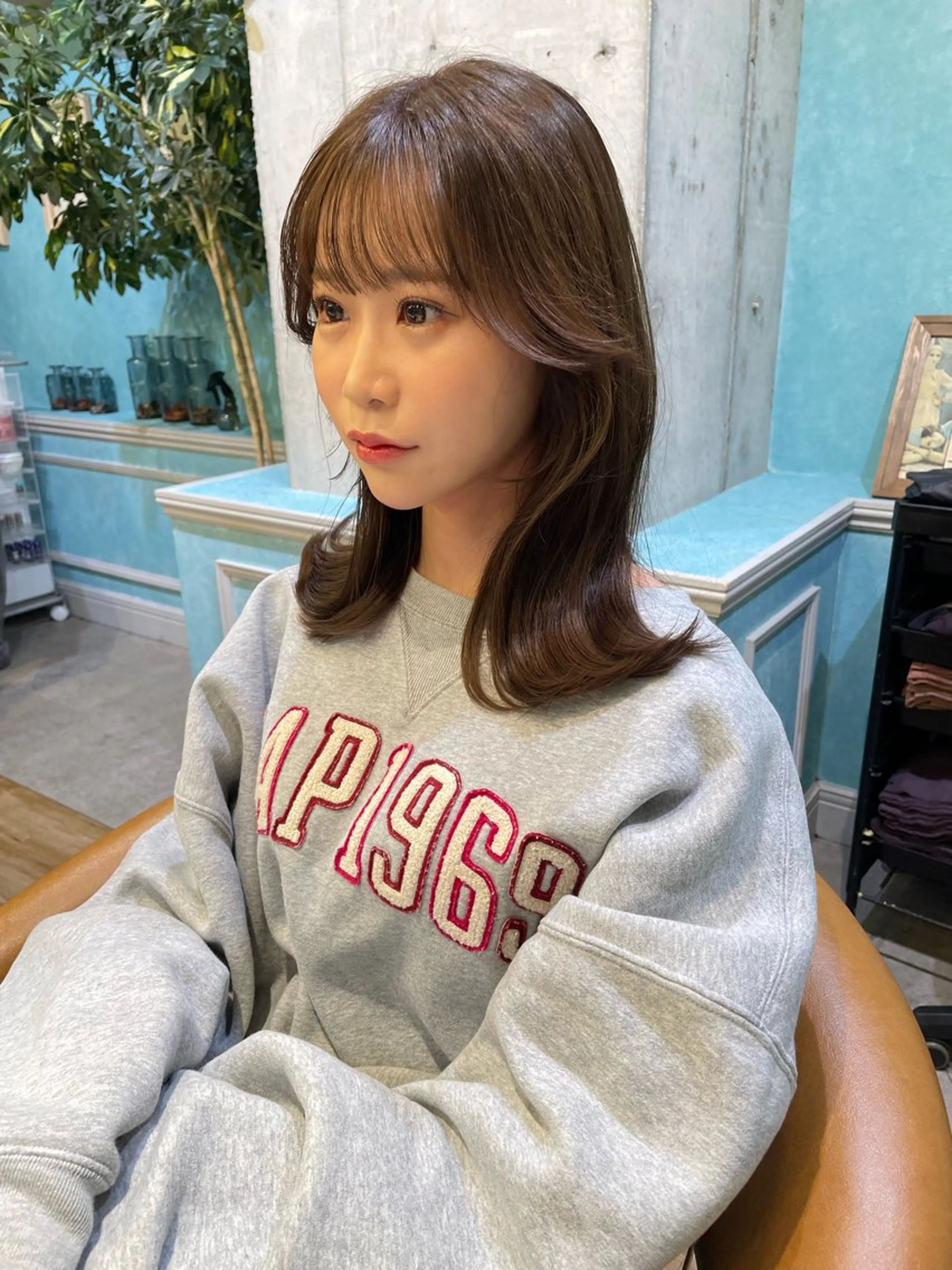 ミディアム カット ヘアカラー トリートメント 山本翔一郎 韓国顔周りレイヤーのヘアスタイル