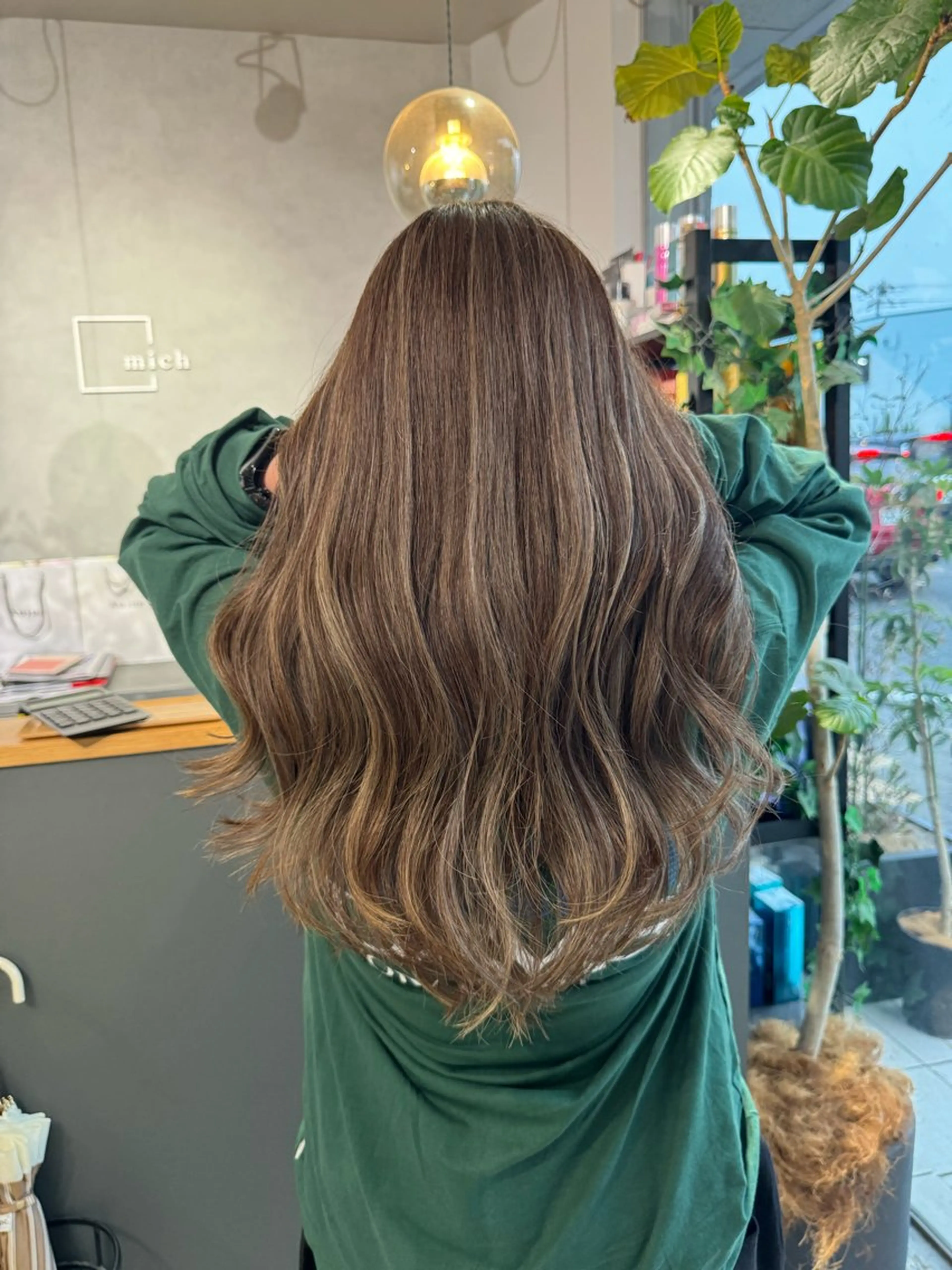 ロング 岸川 恭子のヘアスタイル