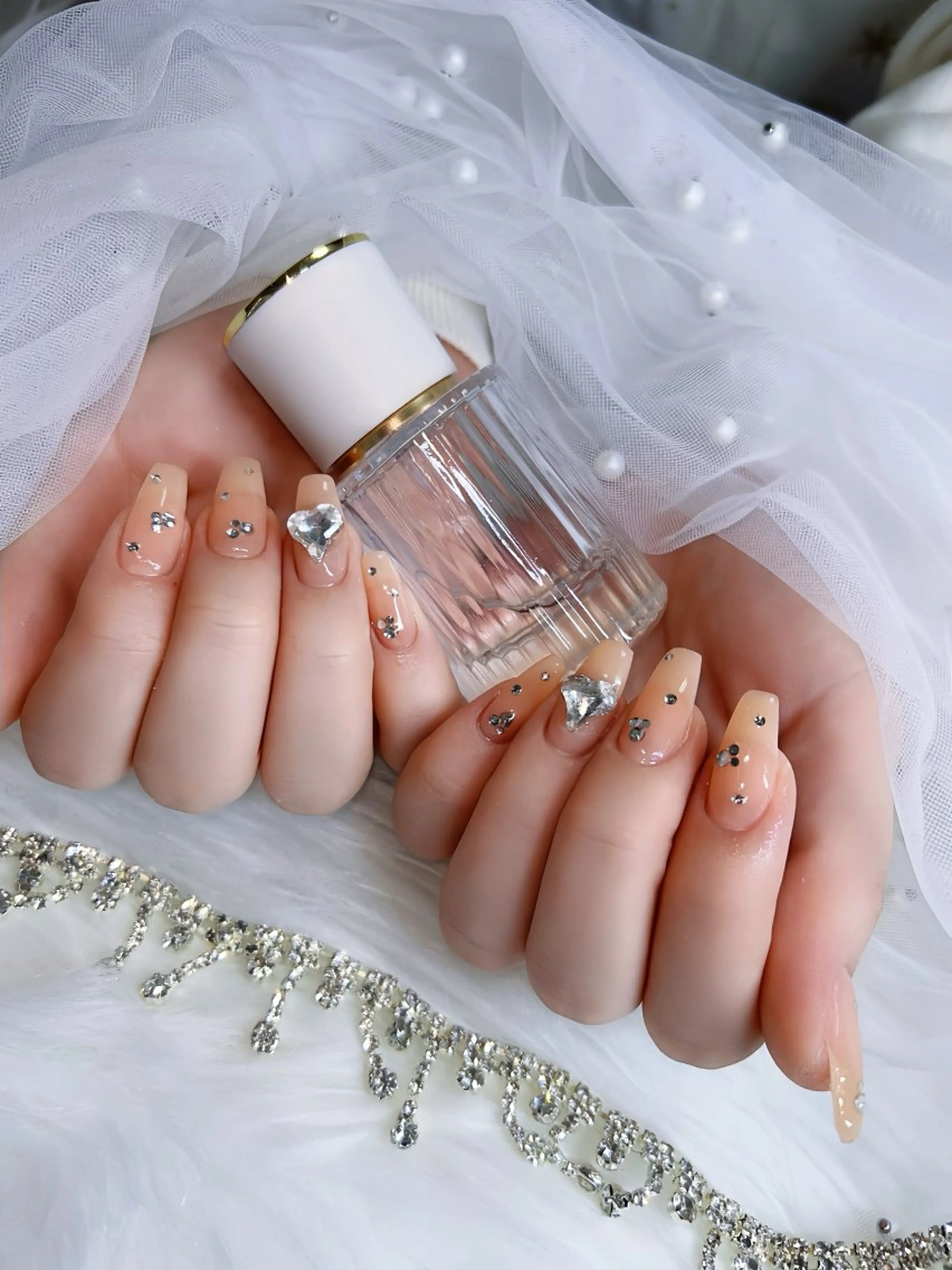 ネイル キラキラネイル ワンカラーネイル ストーンネイル ハンドネイル Nail salon suu所属・Nail salon suuのネイルデザイン