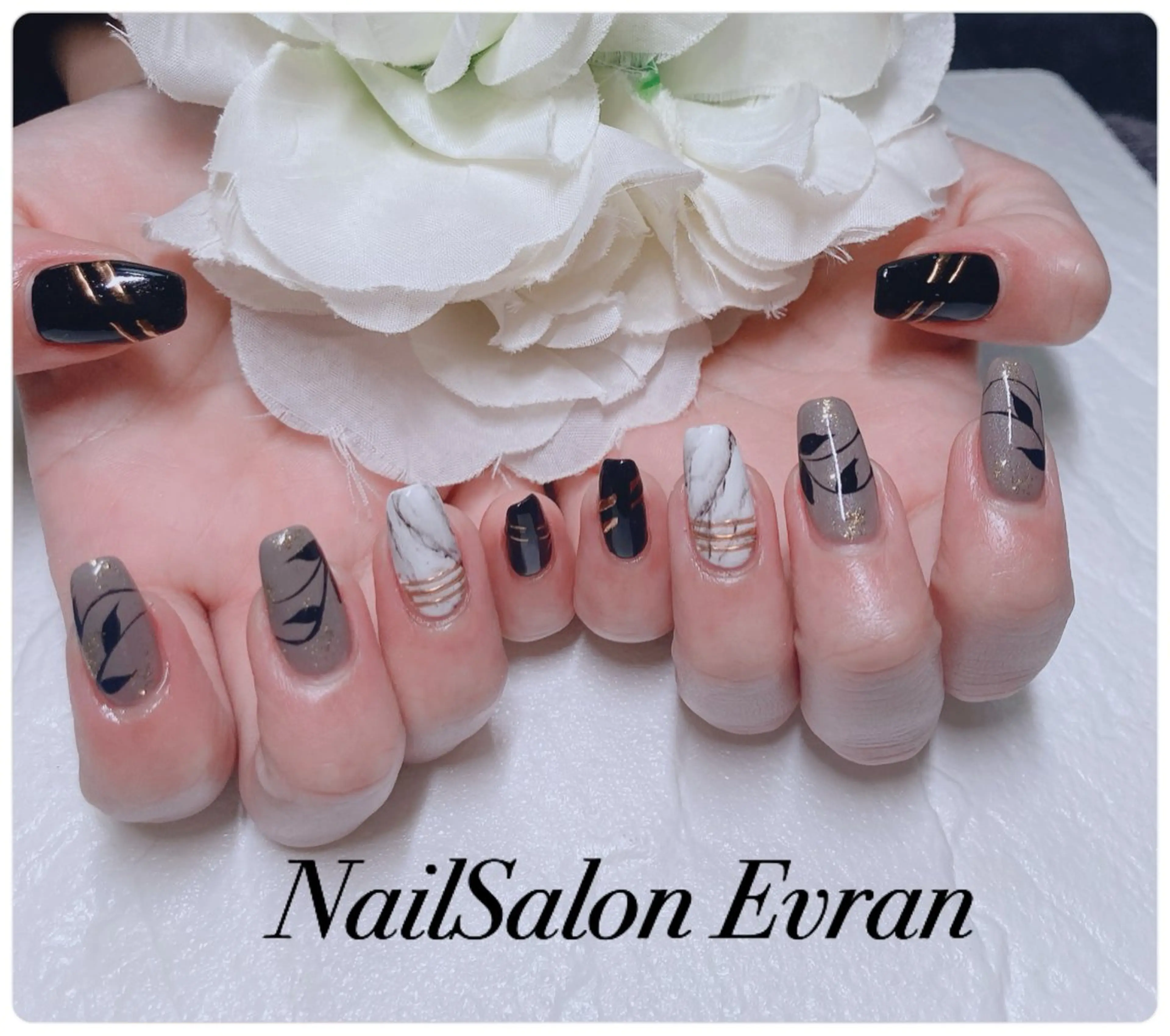 ネイル アートネイル フレンチネイル マグネットネイル 持ち込み ニュアンスネイル ハンドネイル Nail salon Evranのネイルデザイン