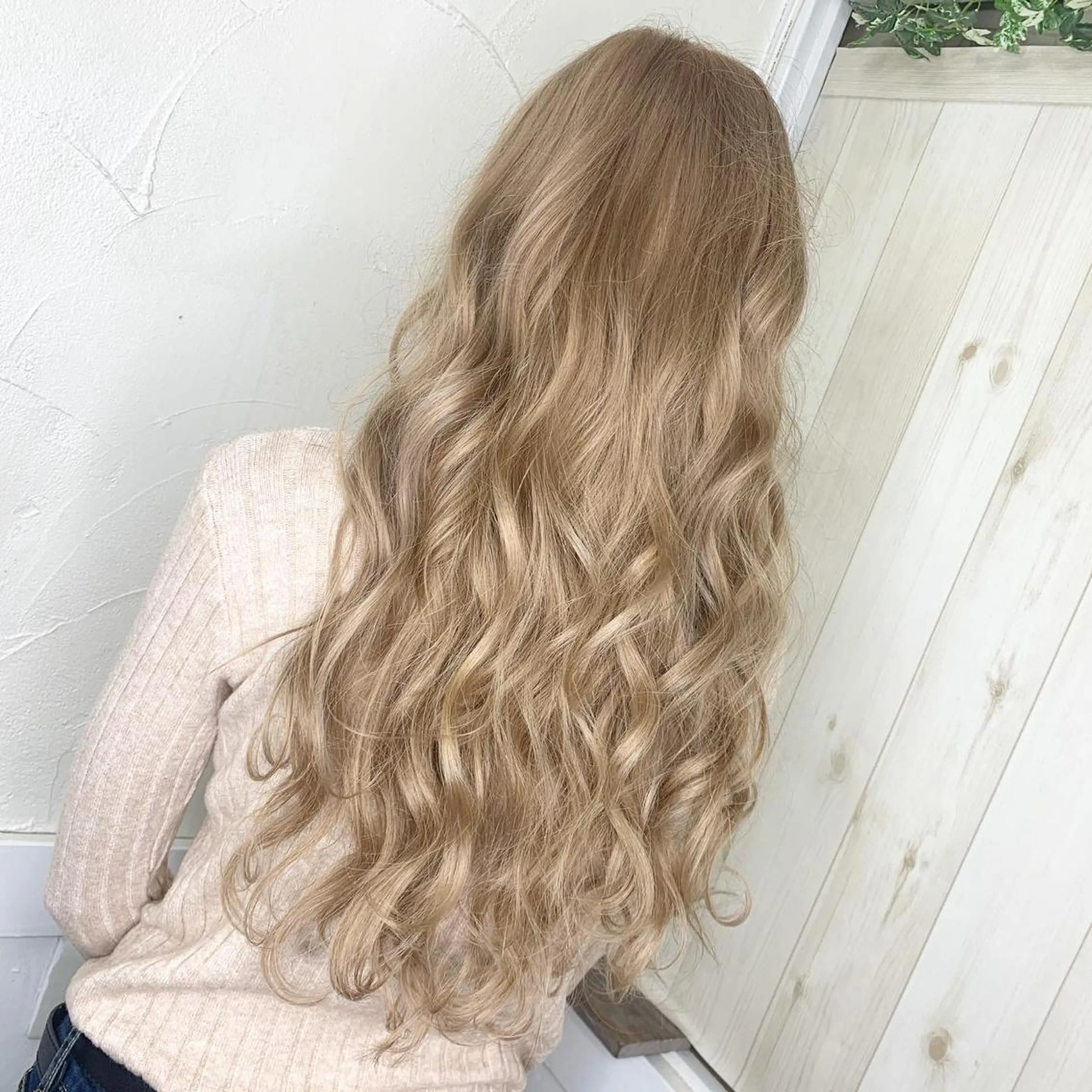 ロング カラー ベージュカラー ブリーチ ミルクティーベージュ ロング 失敗したくない人へ ハイトーン美容師のヘアスタイル