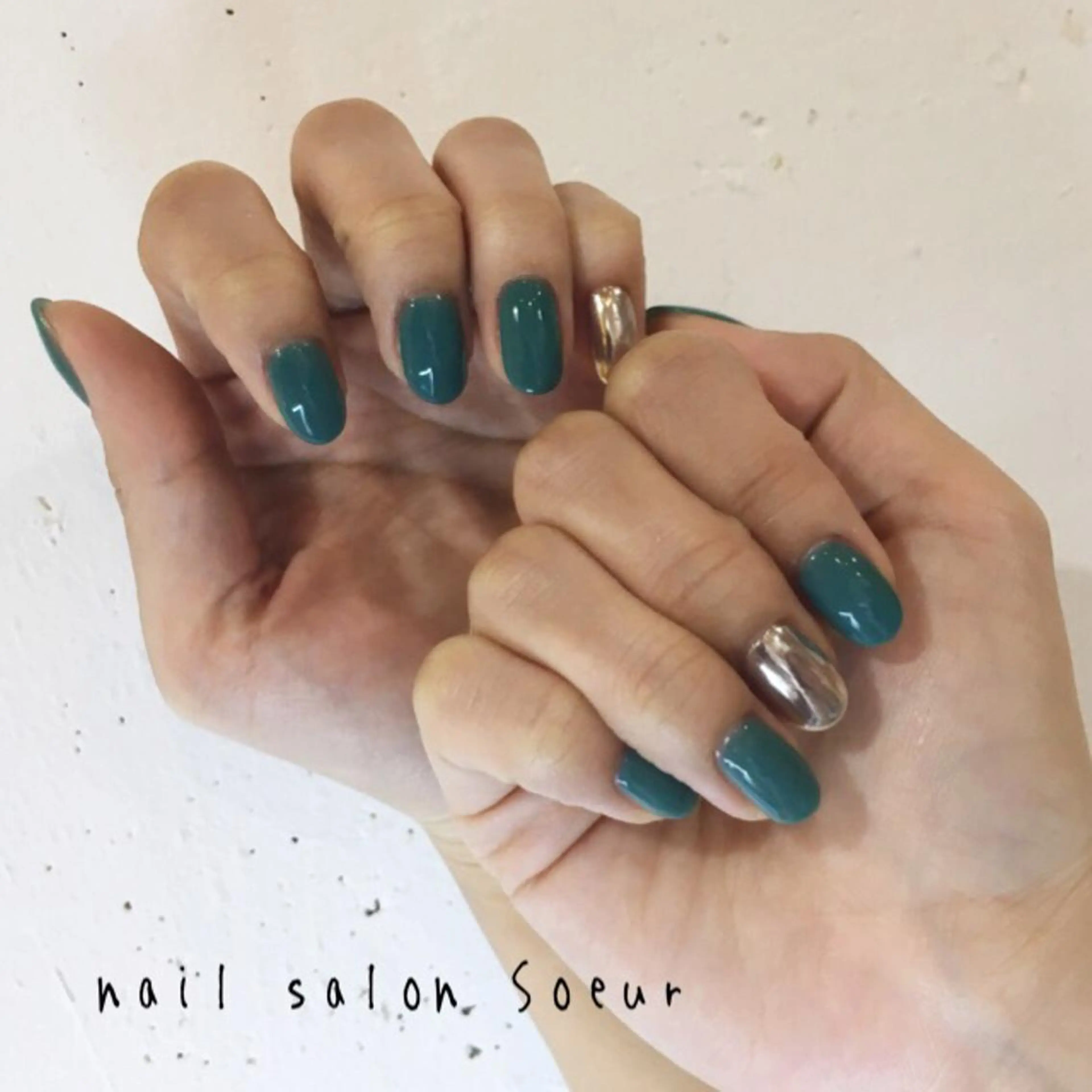 ネイル グリーン ミラーネイル ワンカラーネイル シンプルネイル ストーンネイル nail salon Soeurのネイルデザイン