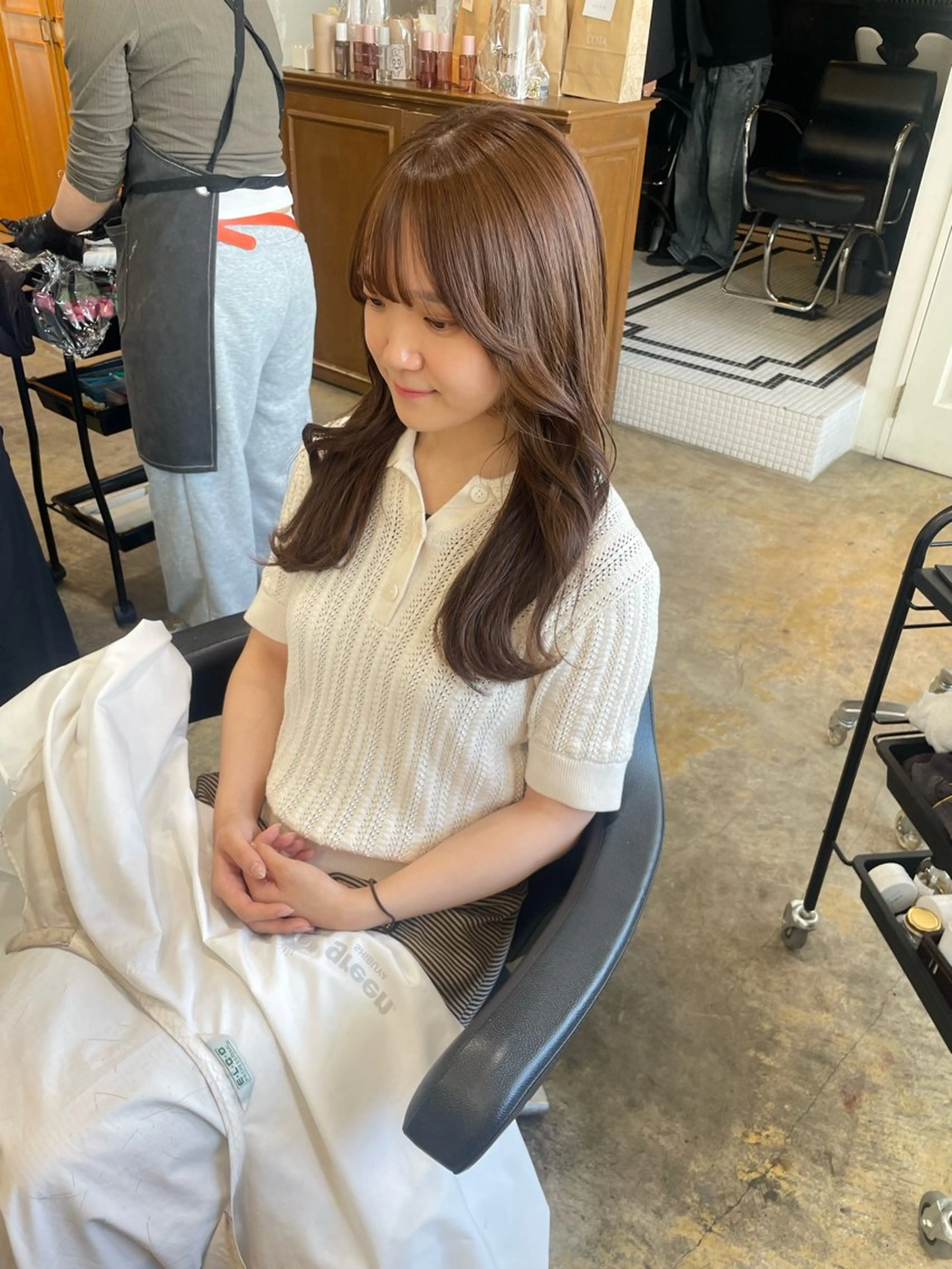 ロング カラー ダブルカラー グレージュ ヘアカラー トリートメント MIOベージュカラー 柔らかいカラーのヘアスタイル