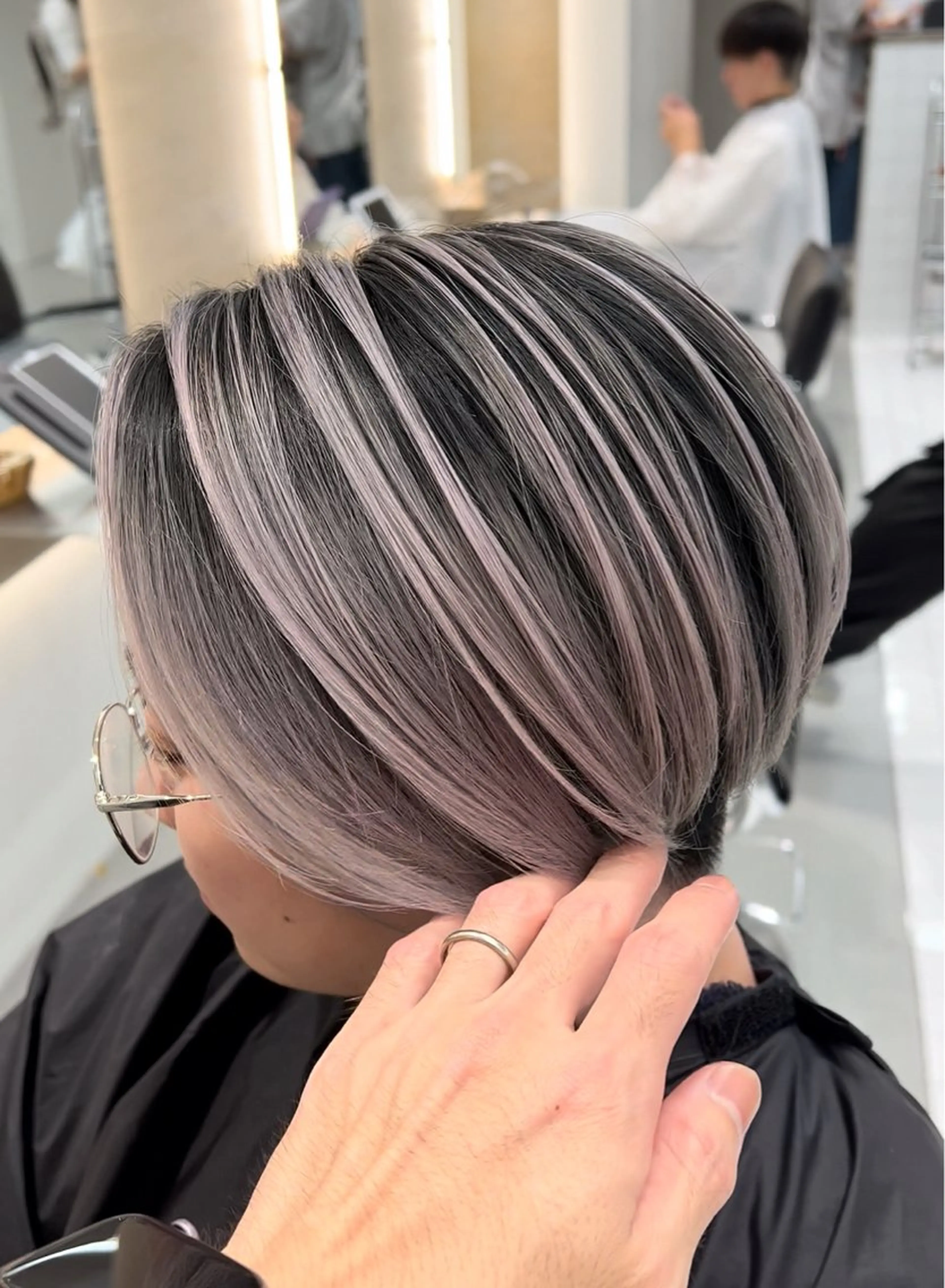 ショート レイヤーカット カット ヘアカラー 小林 竜弥のヘアスタイル