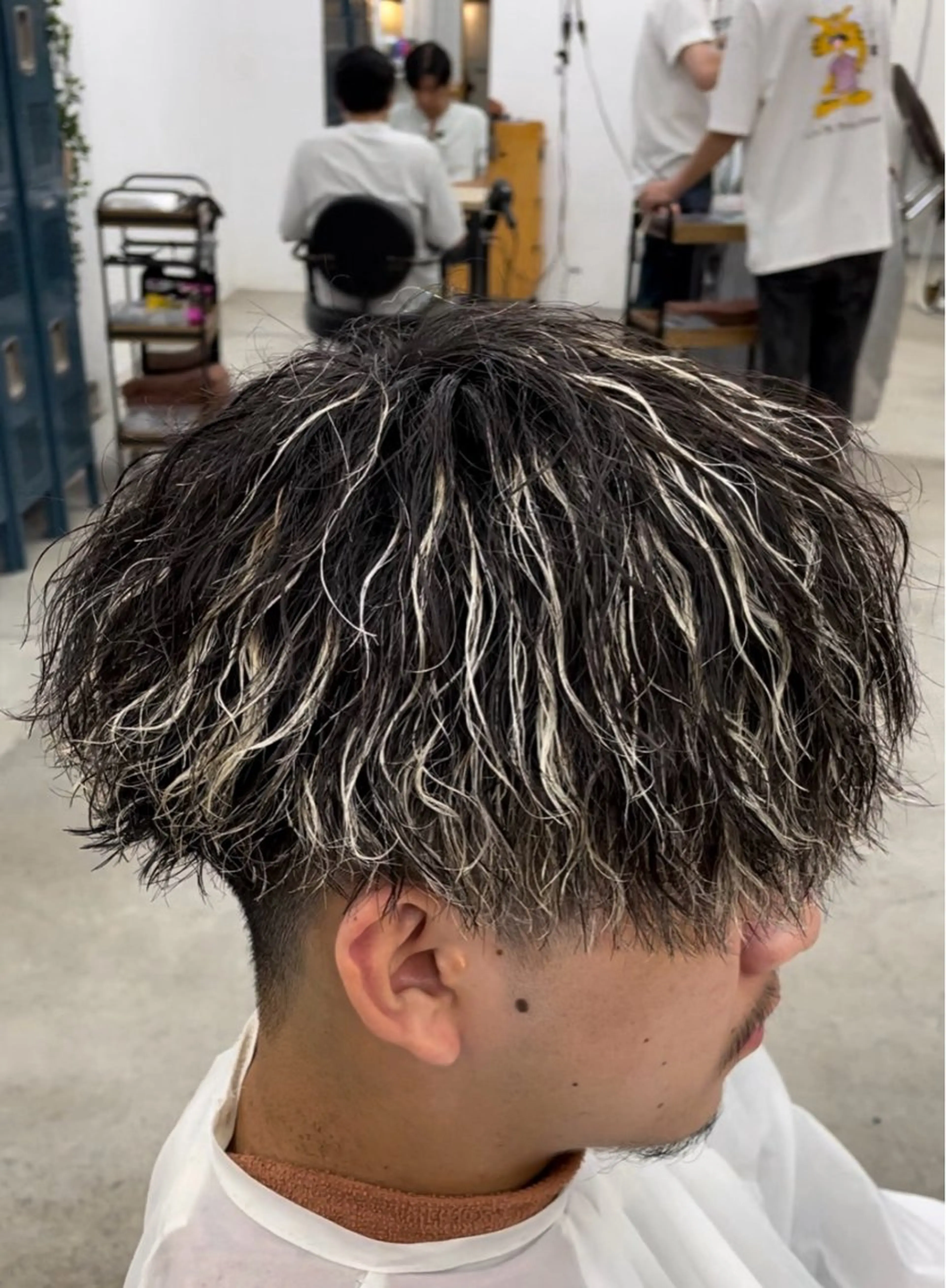 ショート パーマ メンズ メンズパーマ ツイストスパイラルパーマ スパイラルパーマ sunc所属・ハイトーン/ブリーチ /ダブルカラーのヘアスタイル