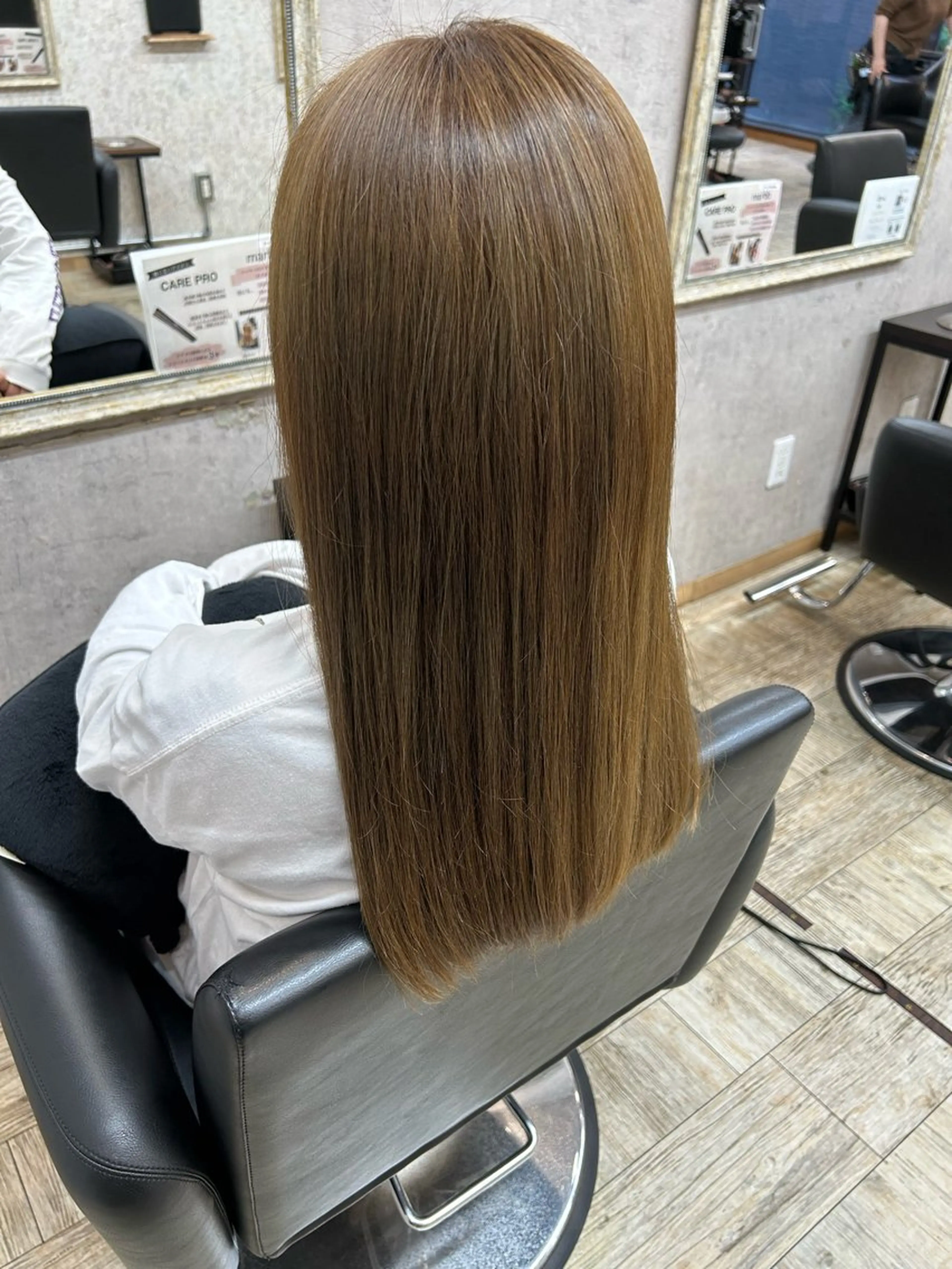 ロング アッシュ 鈴木 春衣のヘアスタイル