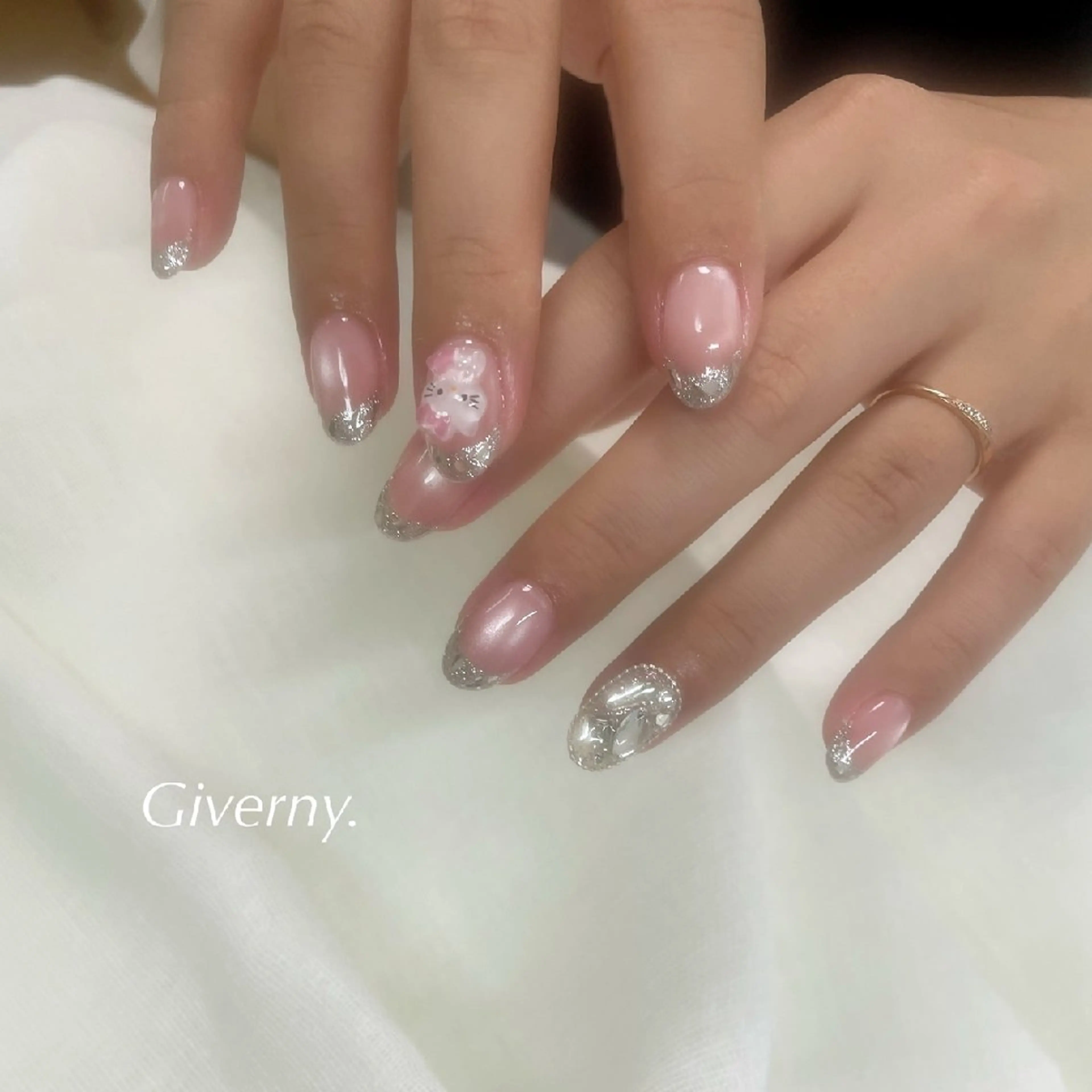 ネイル フレンチネイル ガラスフレンチ マグネットネイル ハンドネイル Giverny .のネイルデザイン