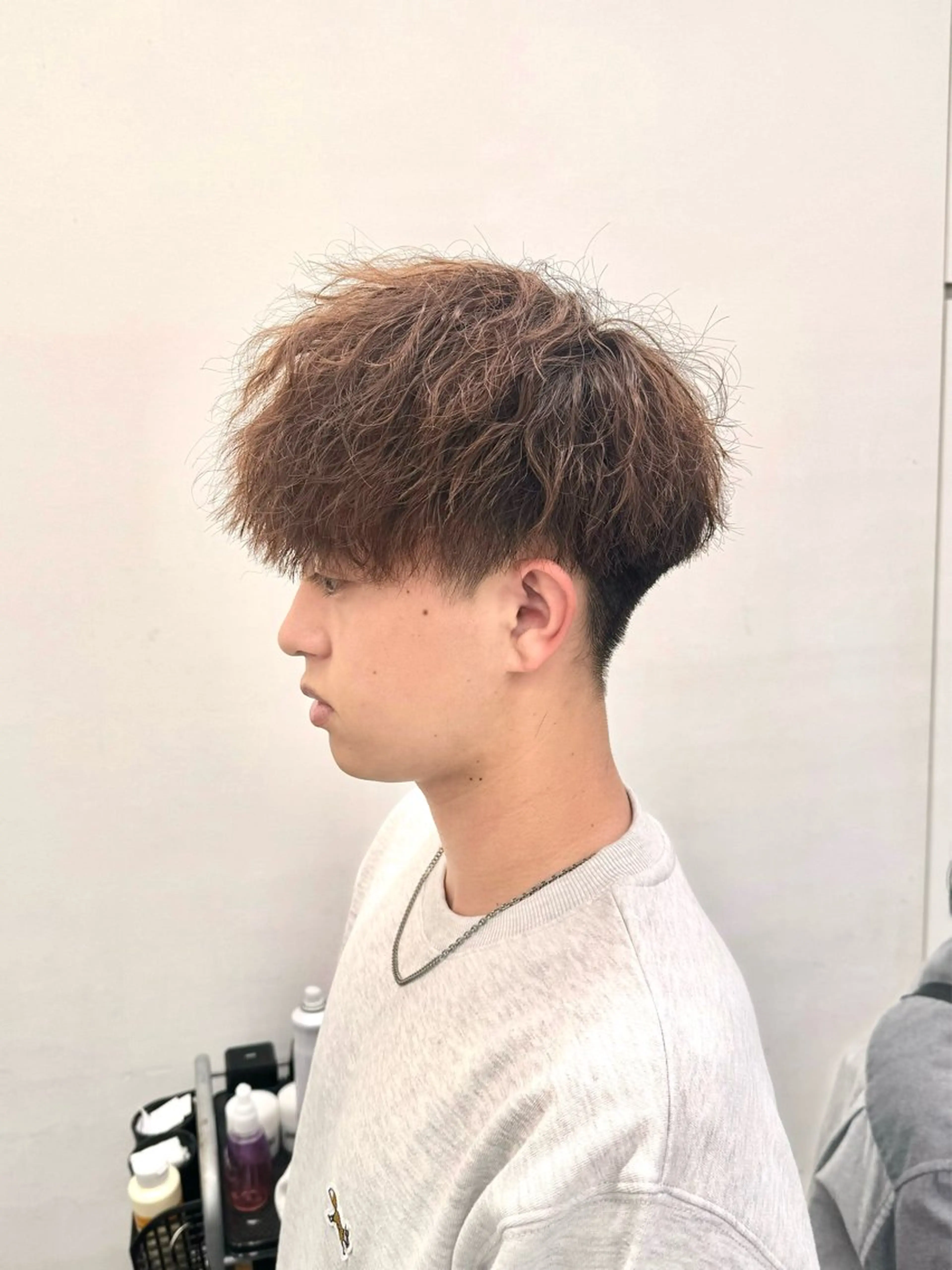 ミディアム パーマ ヘアアレンジ メンズ ミディアムパーマ メンズパーマ ヘアカラー パーマ トリートメント ヘアセット 艶カラー の達人のヘアスタイル