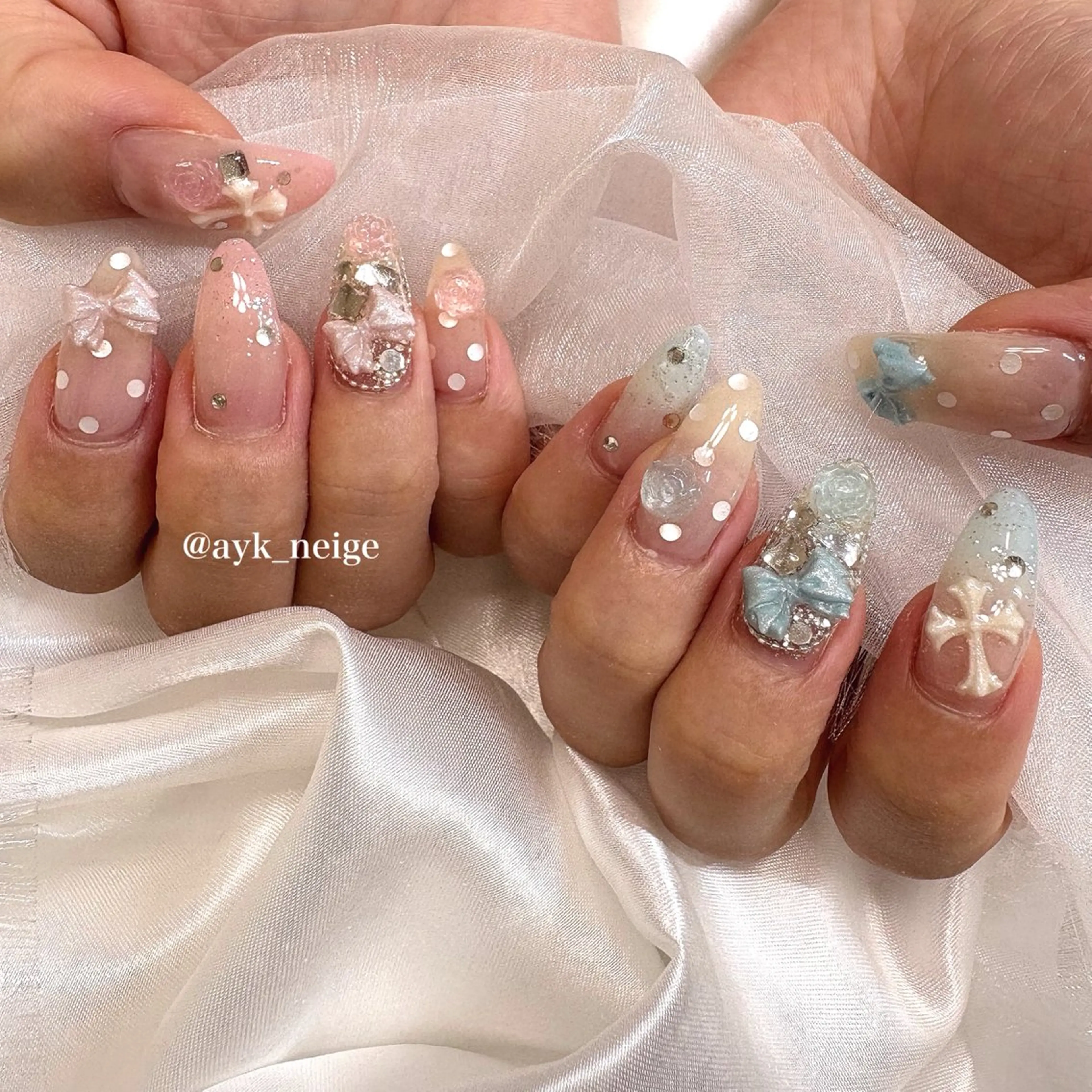 ネイル フットネイル キラキラネイル 韓国ネイル リボン シンプルネイル n'eige nail所属・大谷 綾香のネイルデザイン