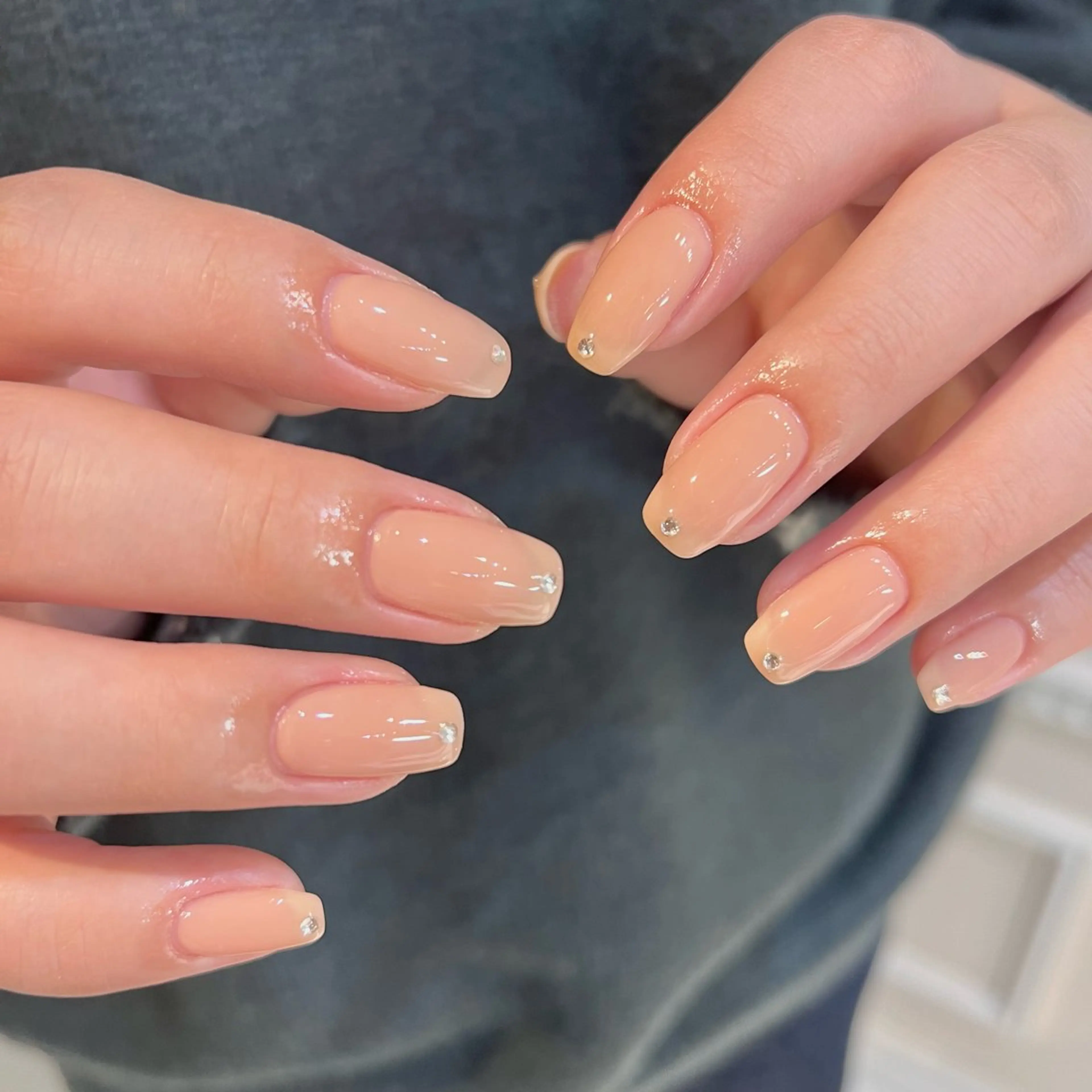 ネイル ワンカラーネイル ストーンネイル ハンドネイル 🎀チーク/ちゅるん 🫧chisa🎀のネイルデザイン