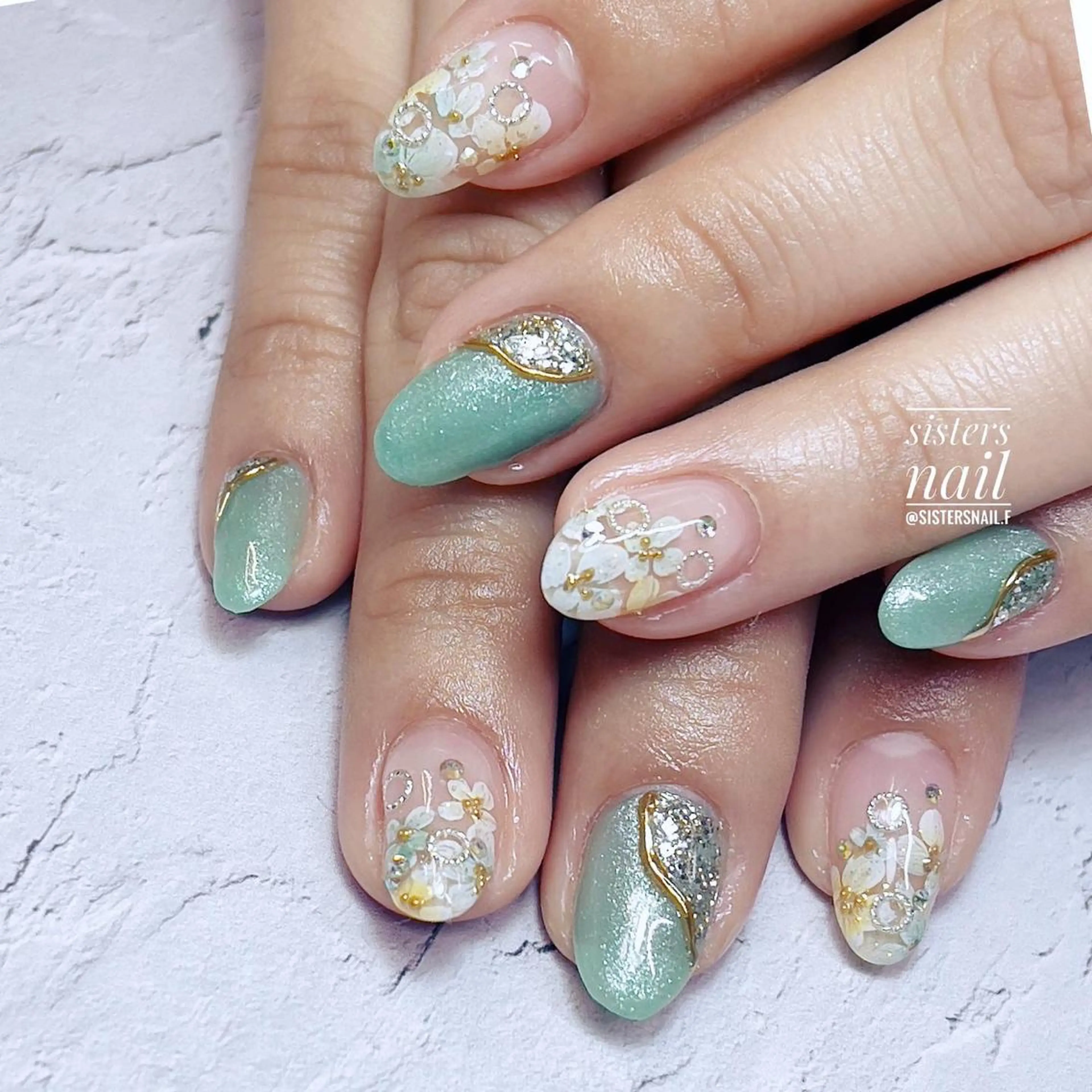 ネイル アートネイル フラワーネイル フレンチネイル グリーン ニュアンスネイル sisters nail.fのネイルデザイン