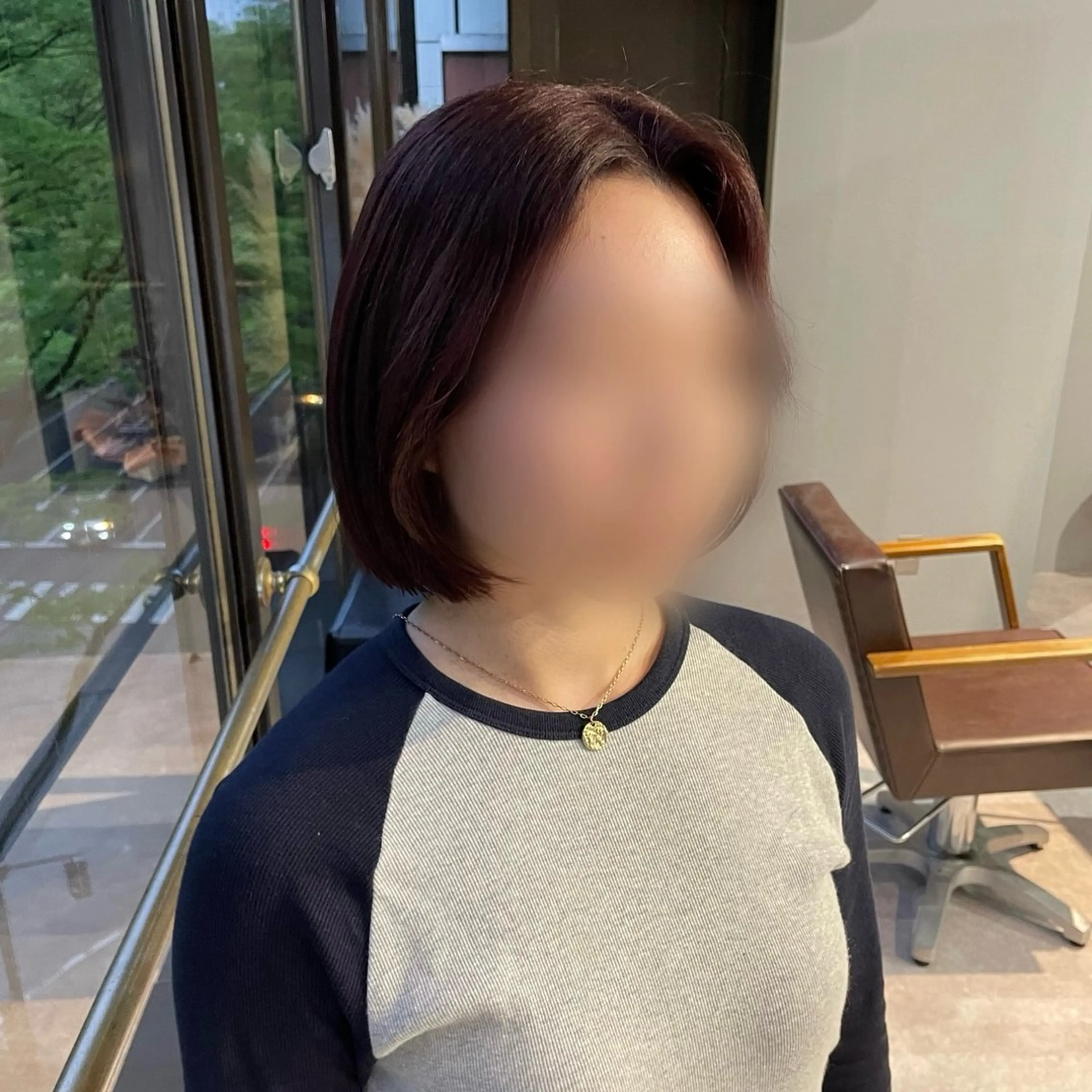 ショート ボブ かきあげバング 韓国風ヘア Mimi🎀 ブリーチなしＷカラーのヘアスタイル