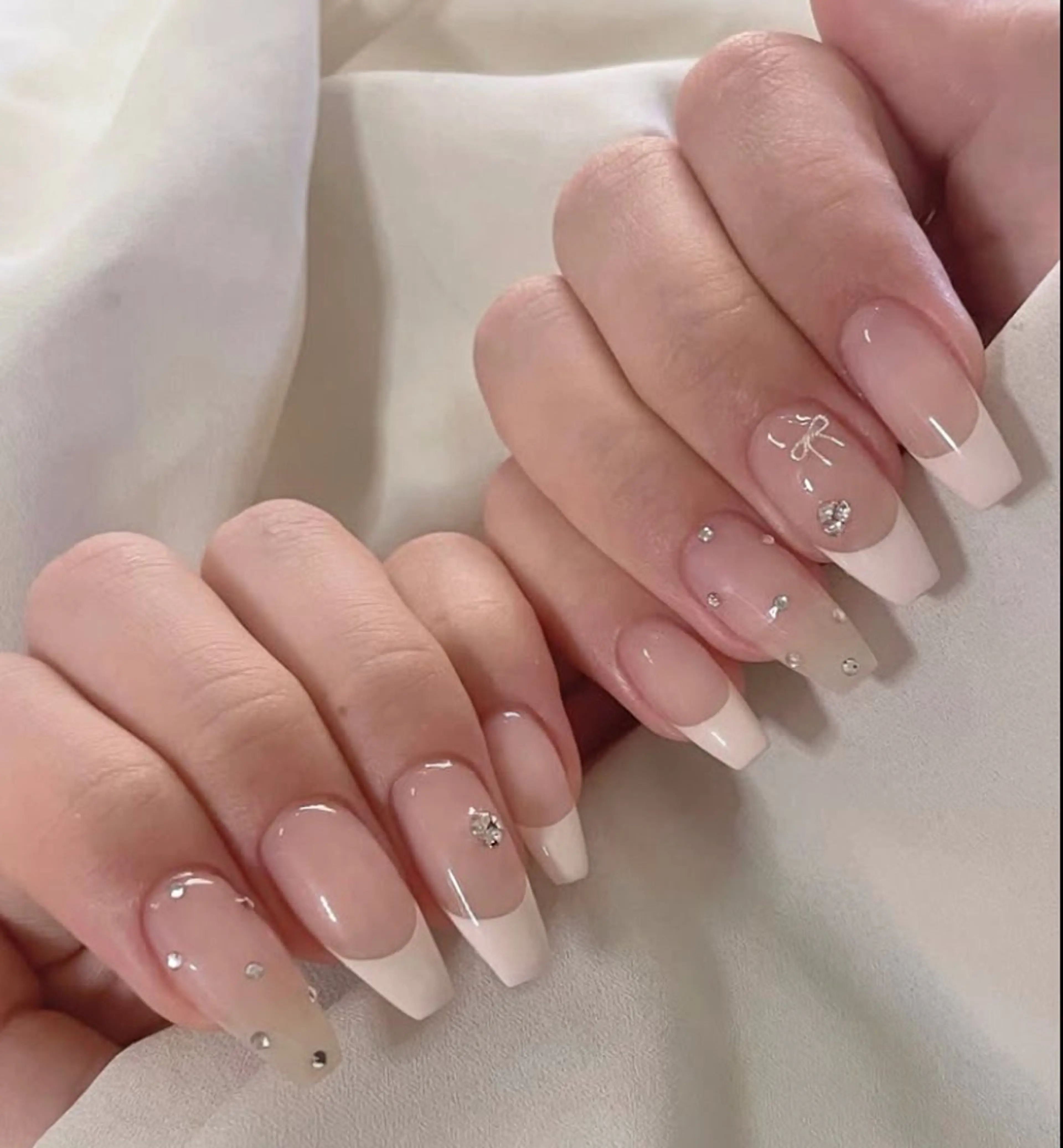 ネイル 長さ出し グラデーション キラキラネイル 韓国ネイル ラメ(グリッター) ハンドネイル ハンドケア Chisa Nail Studio所属・チ サのネイルデザイン