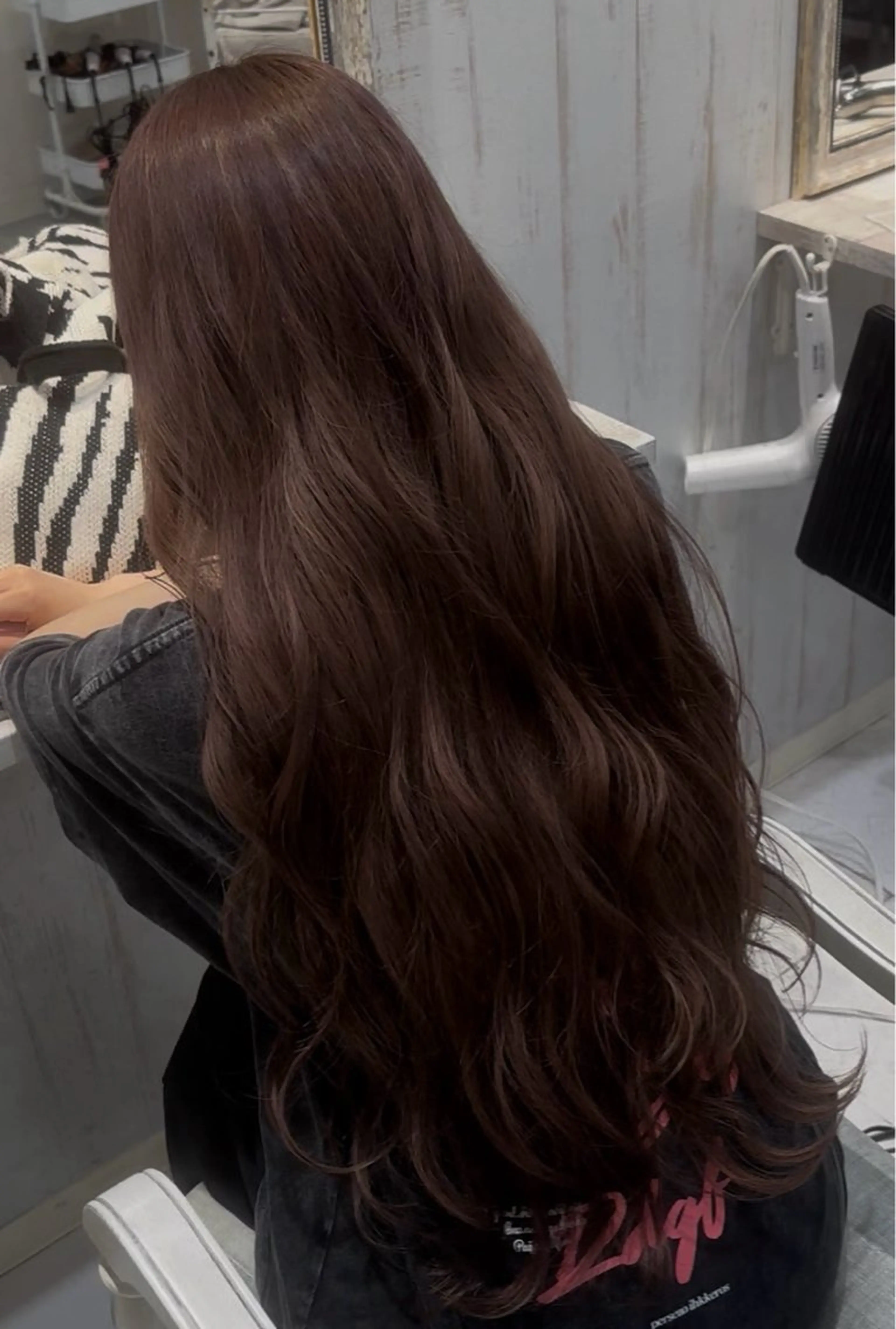 ロング カラー ブリーチ ブラウンカラー ピンクカラー ピンクブラウン Moe by aria所属・飯田 冴のヘアスタイル