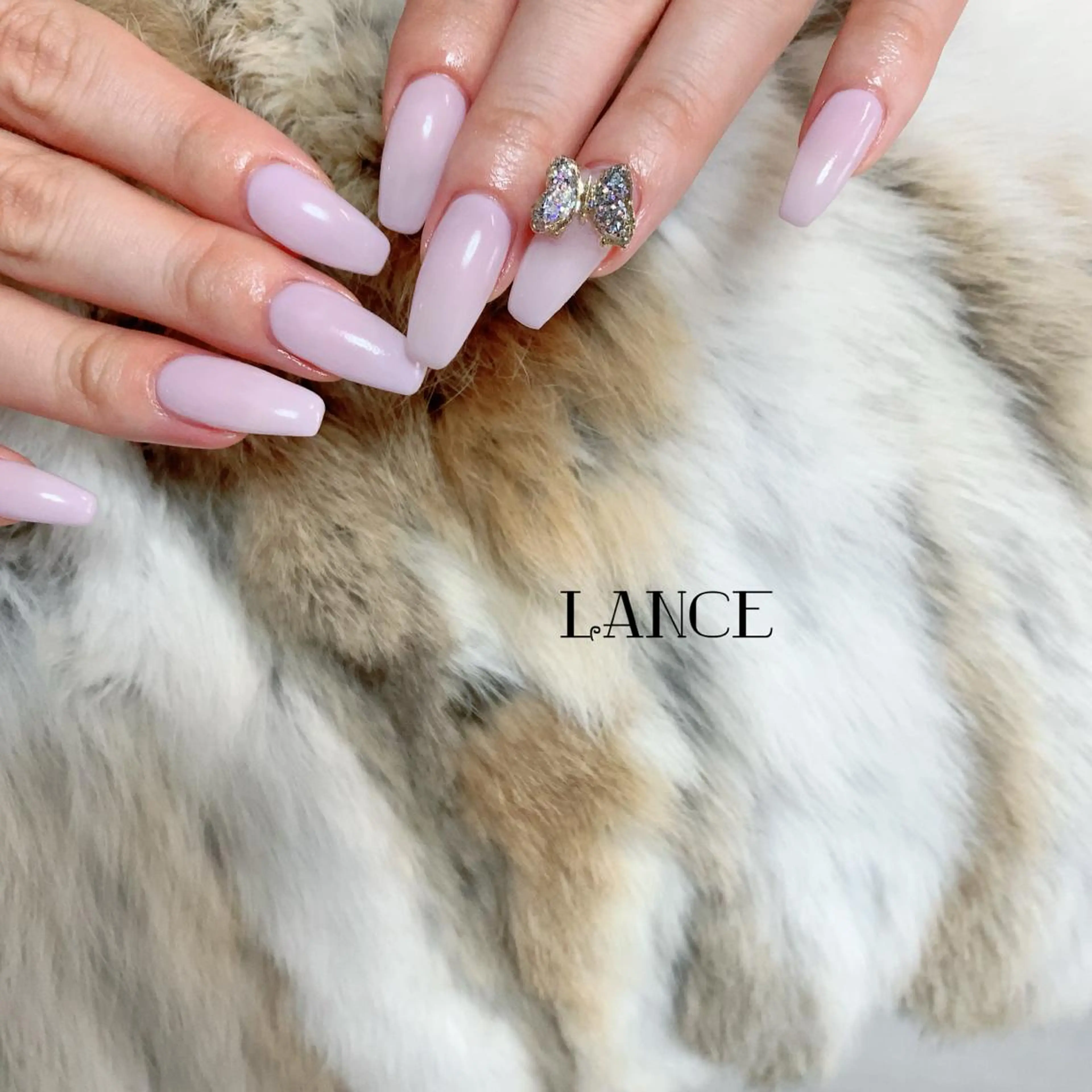 ミディアム ネイル オーロラネイル フレンチネイル キラキラネイル ワンホンネイル 冬ネイル Lance nailのネイルデザイン